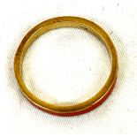 18ct gold hallmarked enamel band, damage to enamel as seen in image, approximate weight: 2.8g