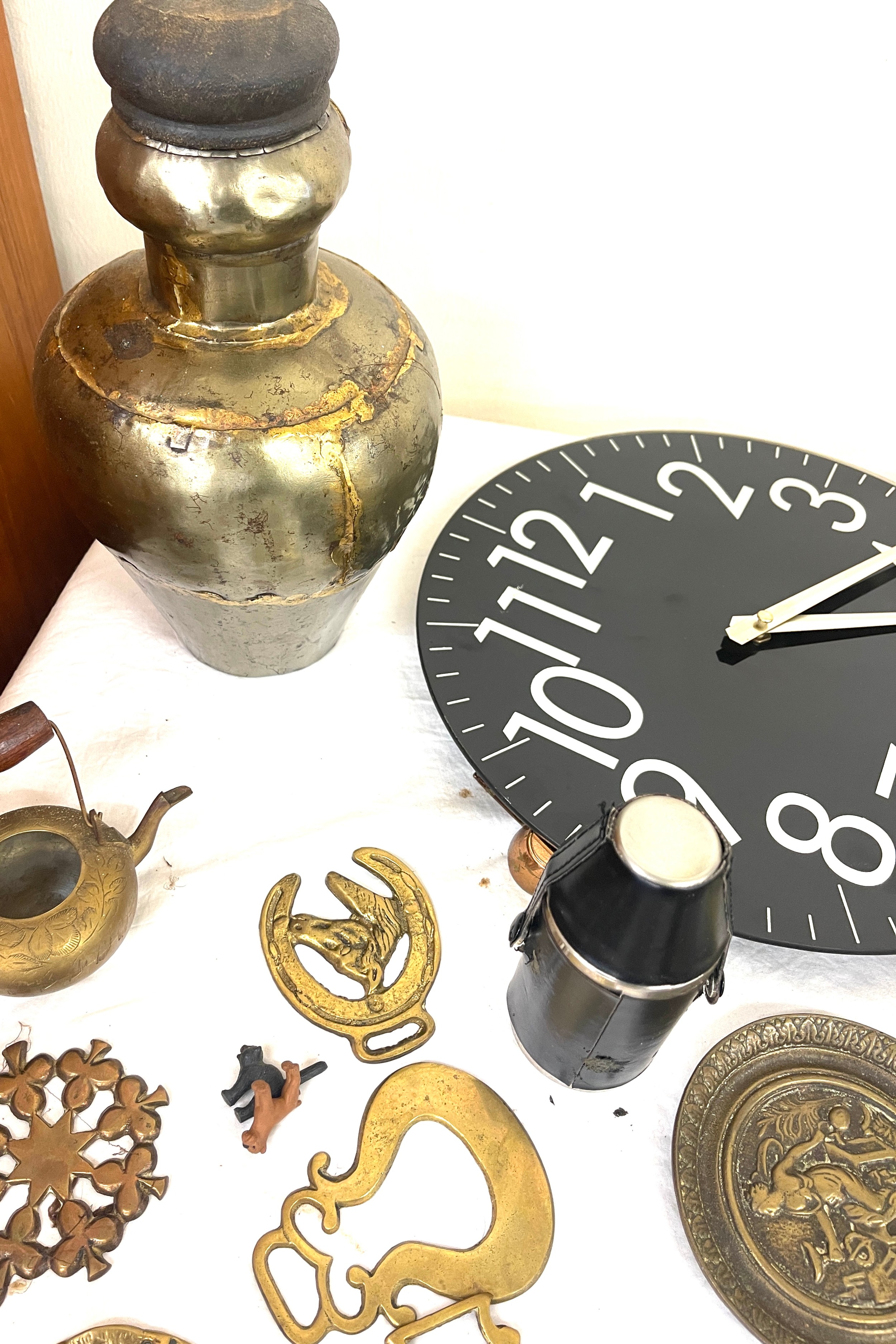 Assortment of vintage brassware, metalware, clocks, cutlery to include Viners - Bild 9 aus 9
