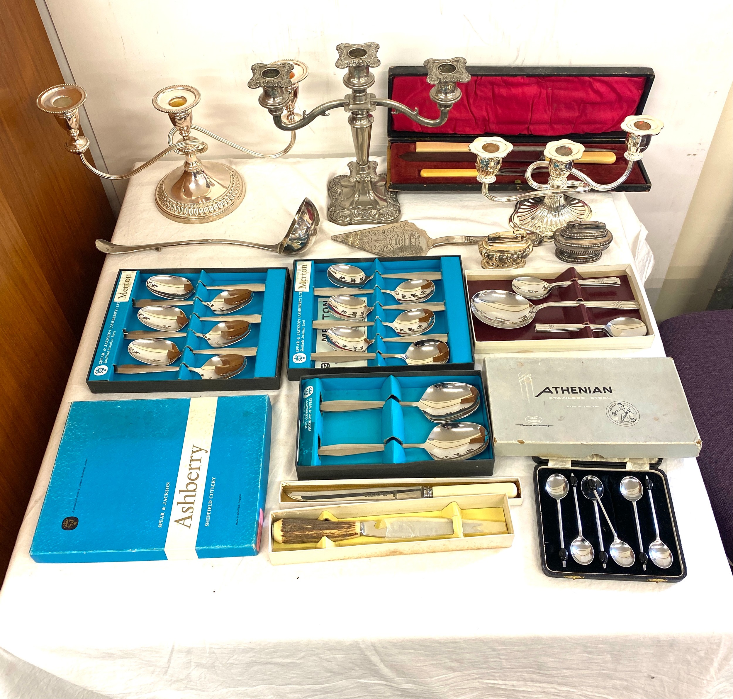 Large selection of silver plated items to include cutlery, candle sticks etc - Bild 2 aus 2