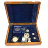 Selection of assorted coins in a wooden box to include Diamond Jubilee 1 Dollar, Royal Wedding