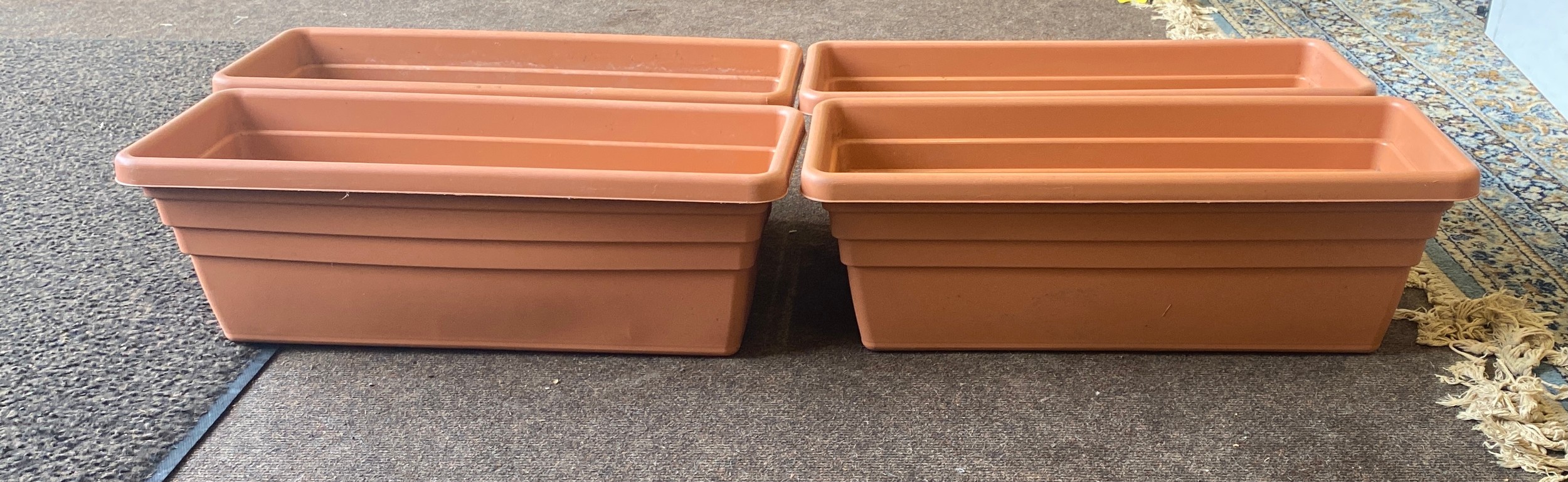 4 Plastic planters - Image 2 of 2