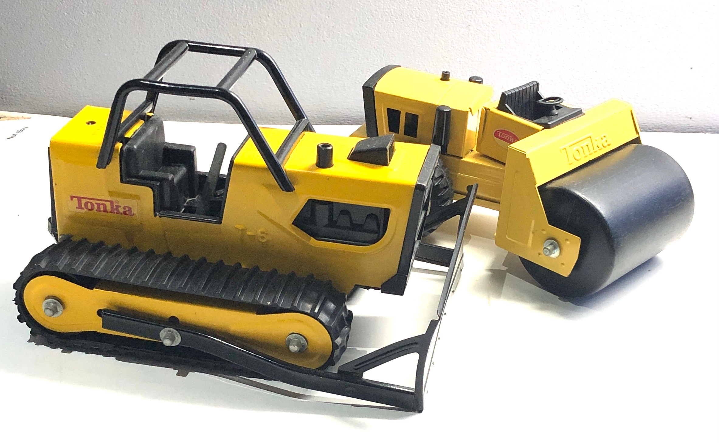 2 vintage Tonka toys bulldozer & roller truck