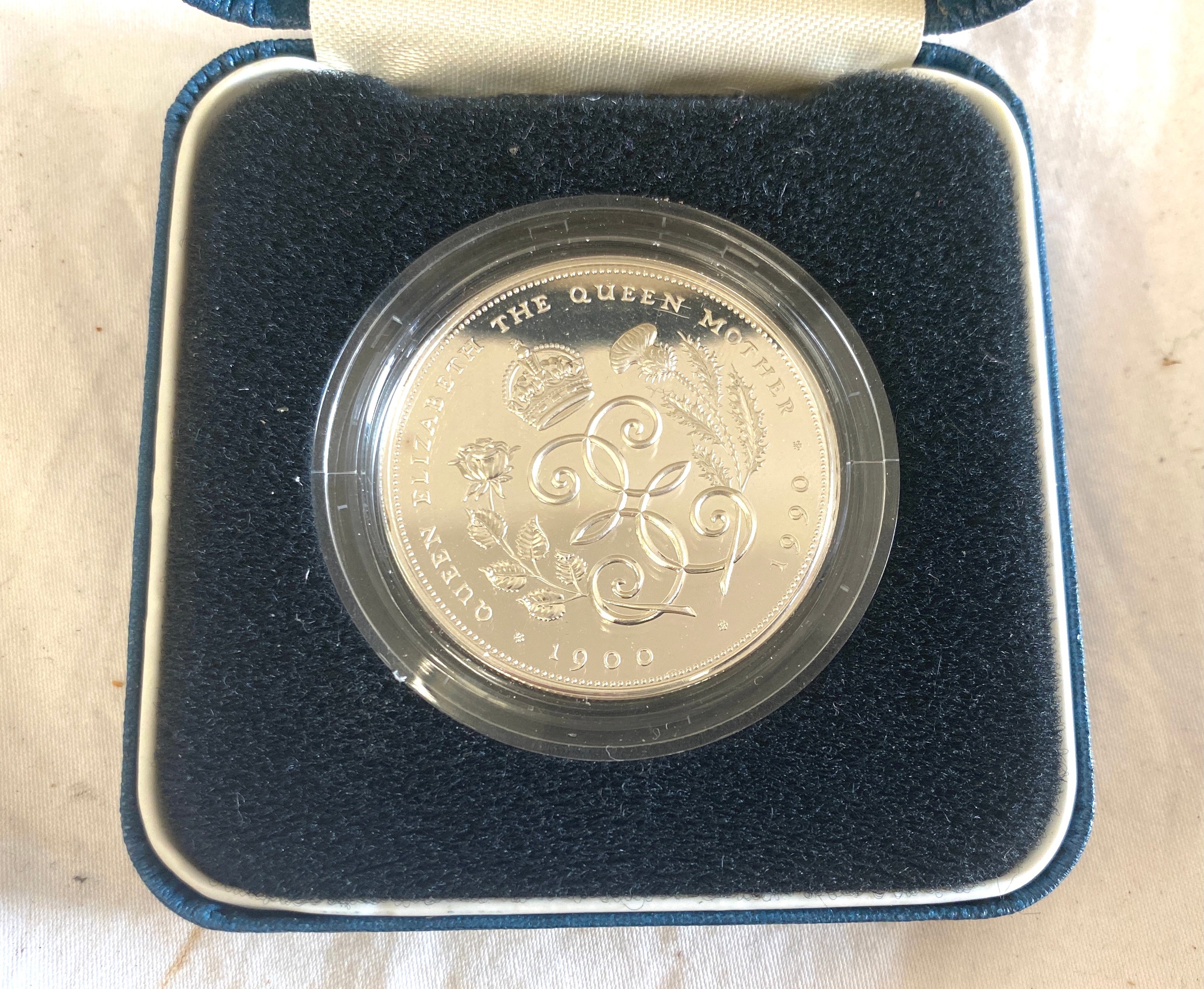 Royal mint the Queen Mother commemorative coin - Image 2 of 3