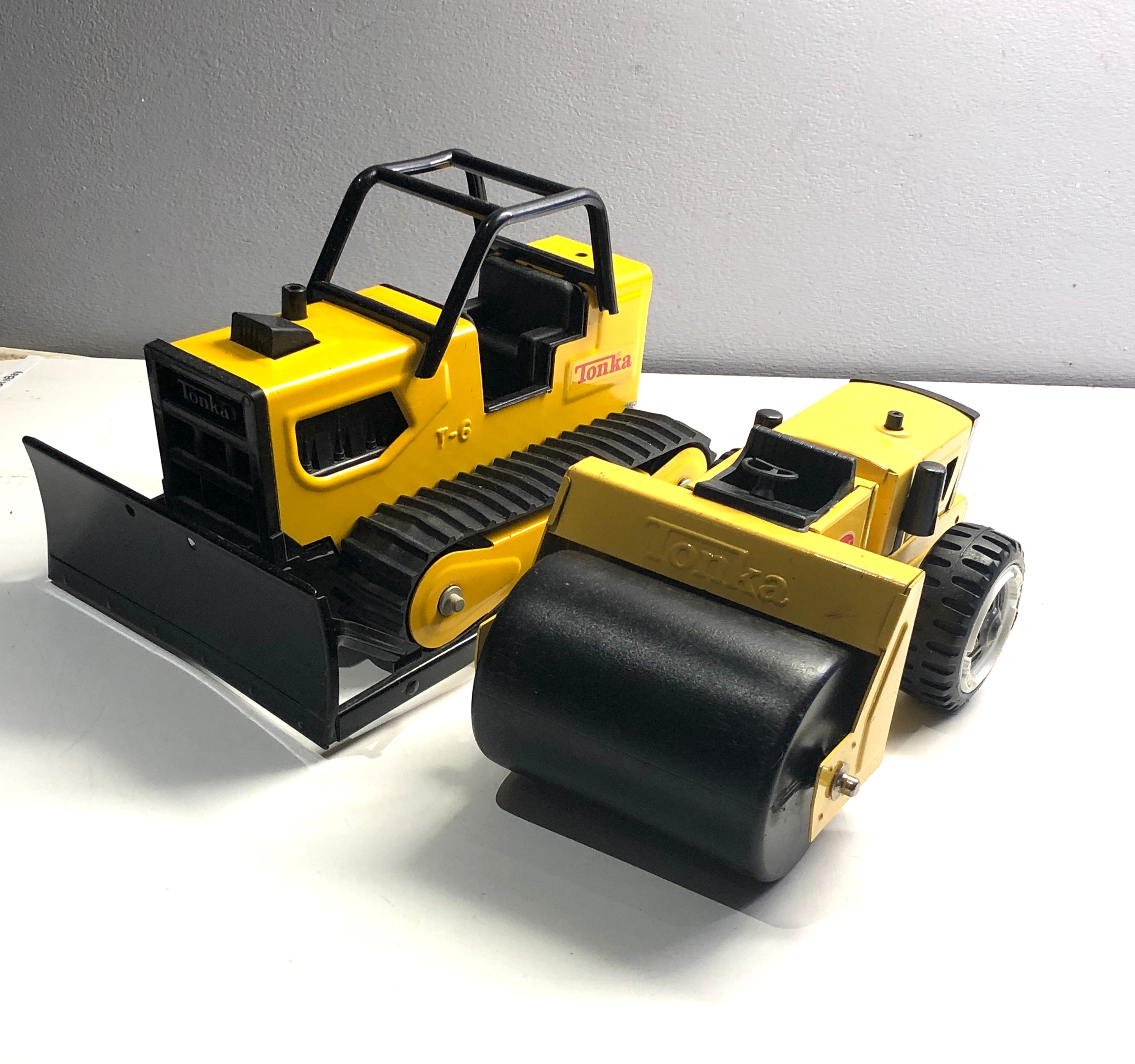 2 vintage Tonka toys bulldozer & roller truck - Image 4 of 4