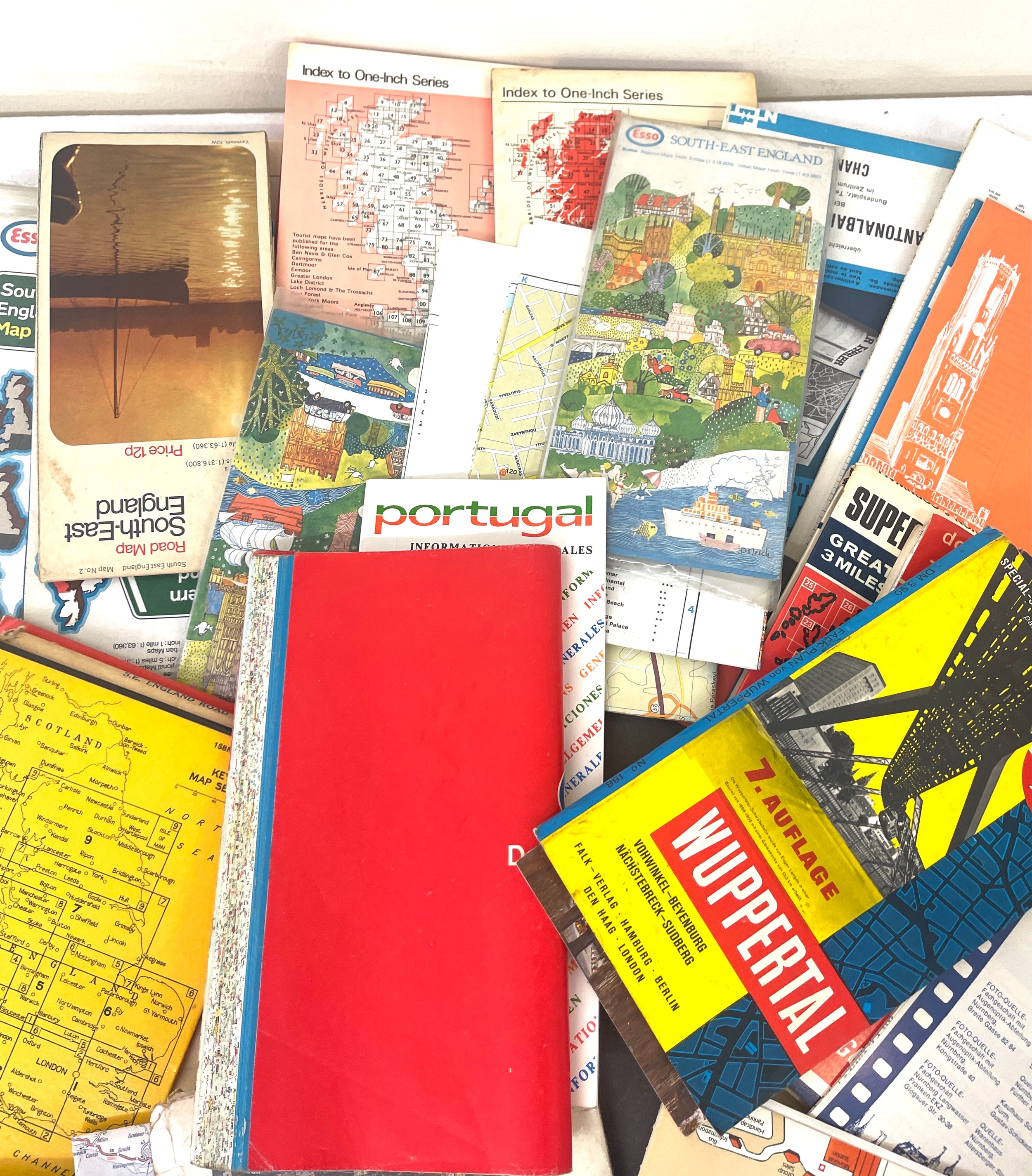 Selection of road and tourist maps, to include UK, Europe etc - Image 3 of 7