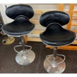 2 Gas lift bar stools