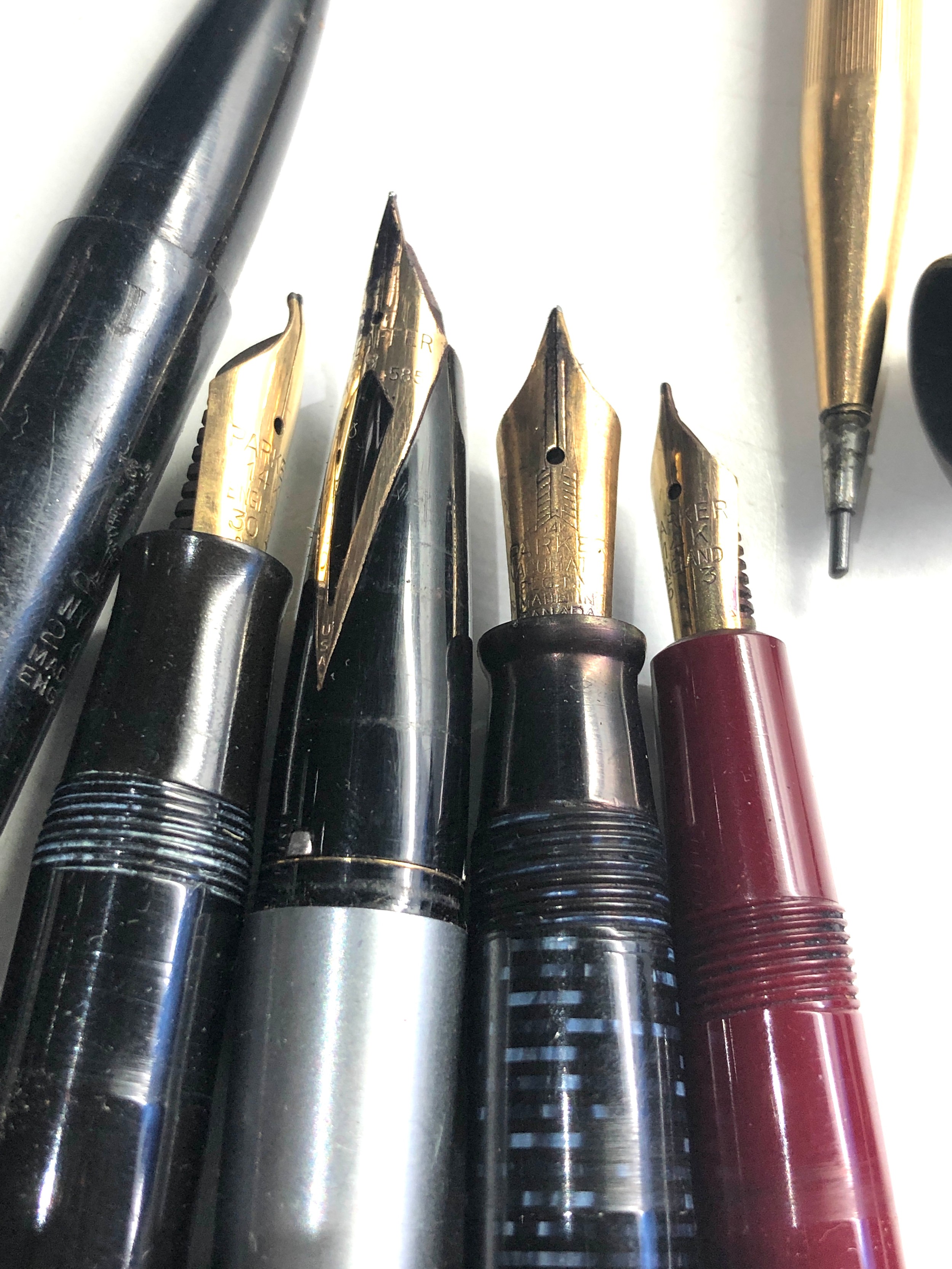 Selection of Vintage fountain pens includes 14ct gold nib parkers sheaffer wyvern etc - Image 5 of 5