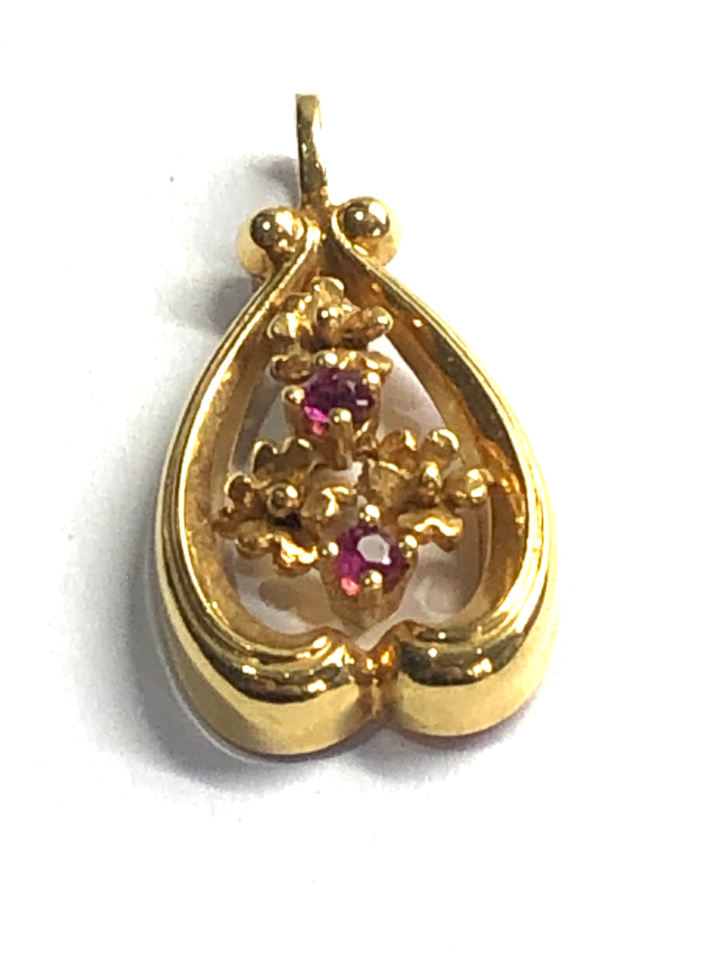 9ct gold ruby pendant weight 2g