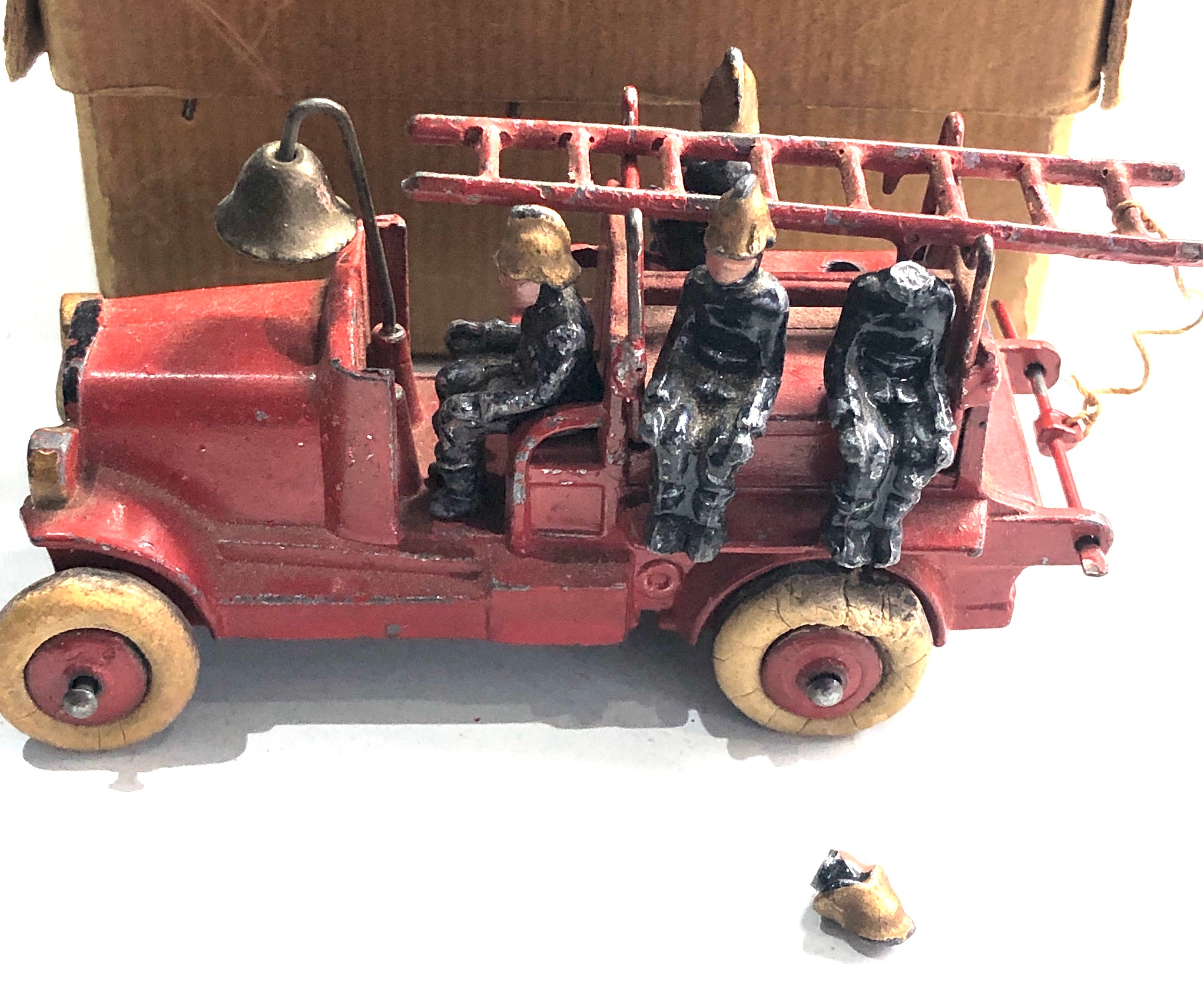 Vintage boxed lead Johillco miniature fire engine in original box some figures damaged and missing - Image 2 of 7