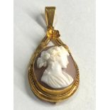 18ct gold antique cameo floral teardrop pendant (4.6g)
