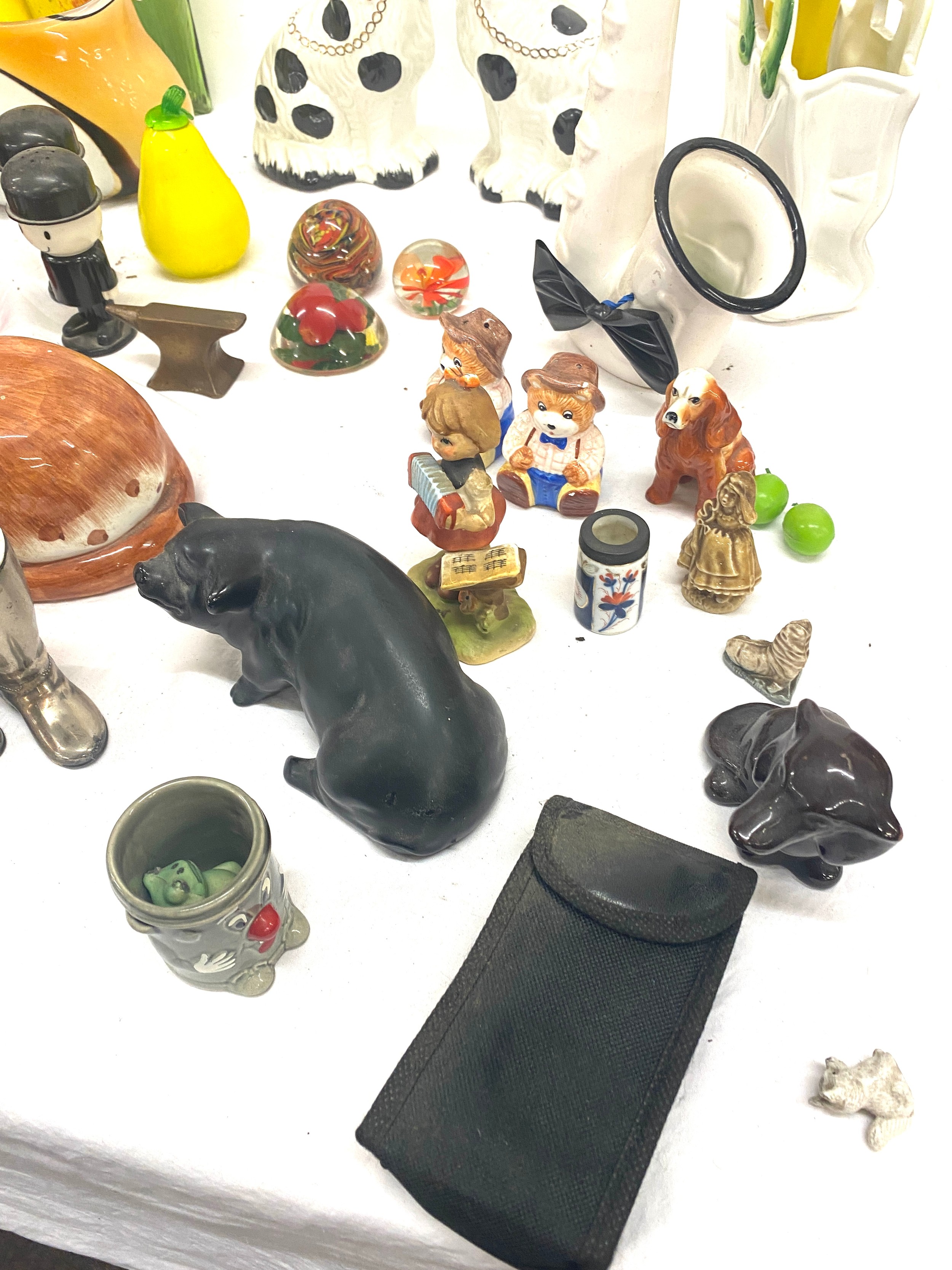 Selection of miscellaneous pottery to include a pair of Burleigh Staffirdshire dogs, silver plated - Image 2 of 5