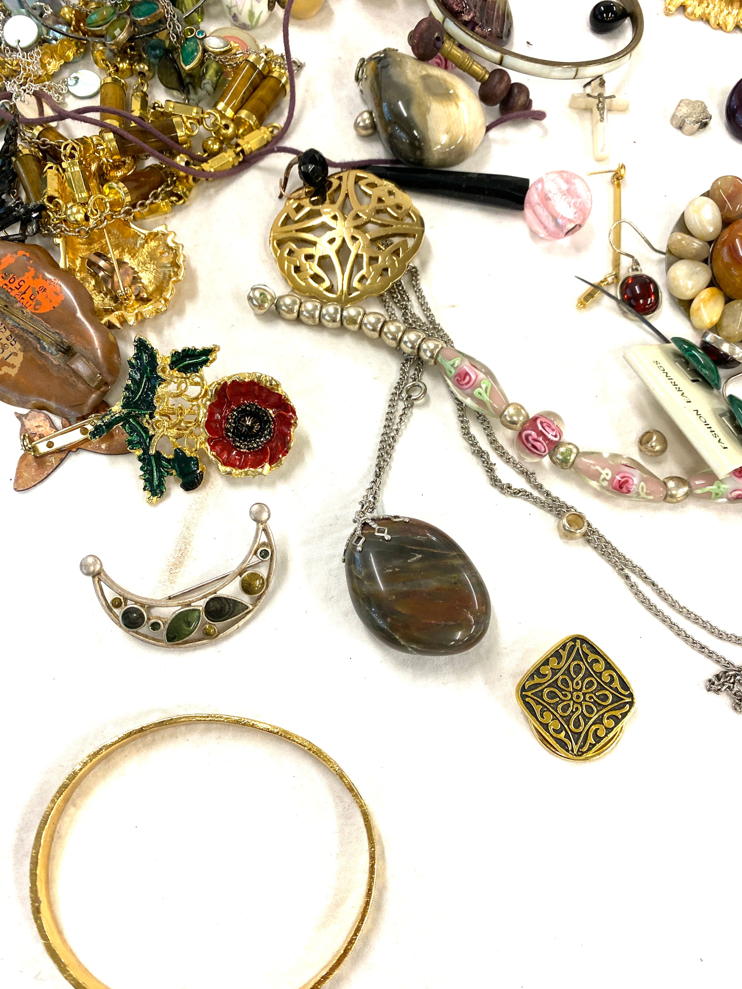 Box of assorted costume jewellery - Image 3 of 4