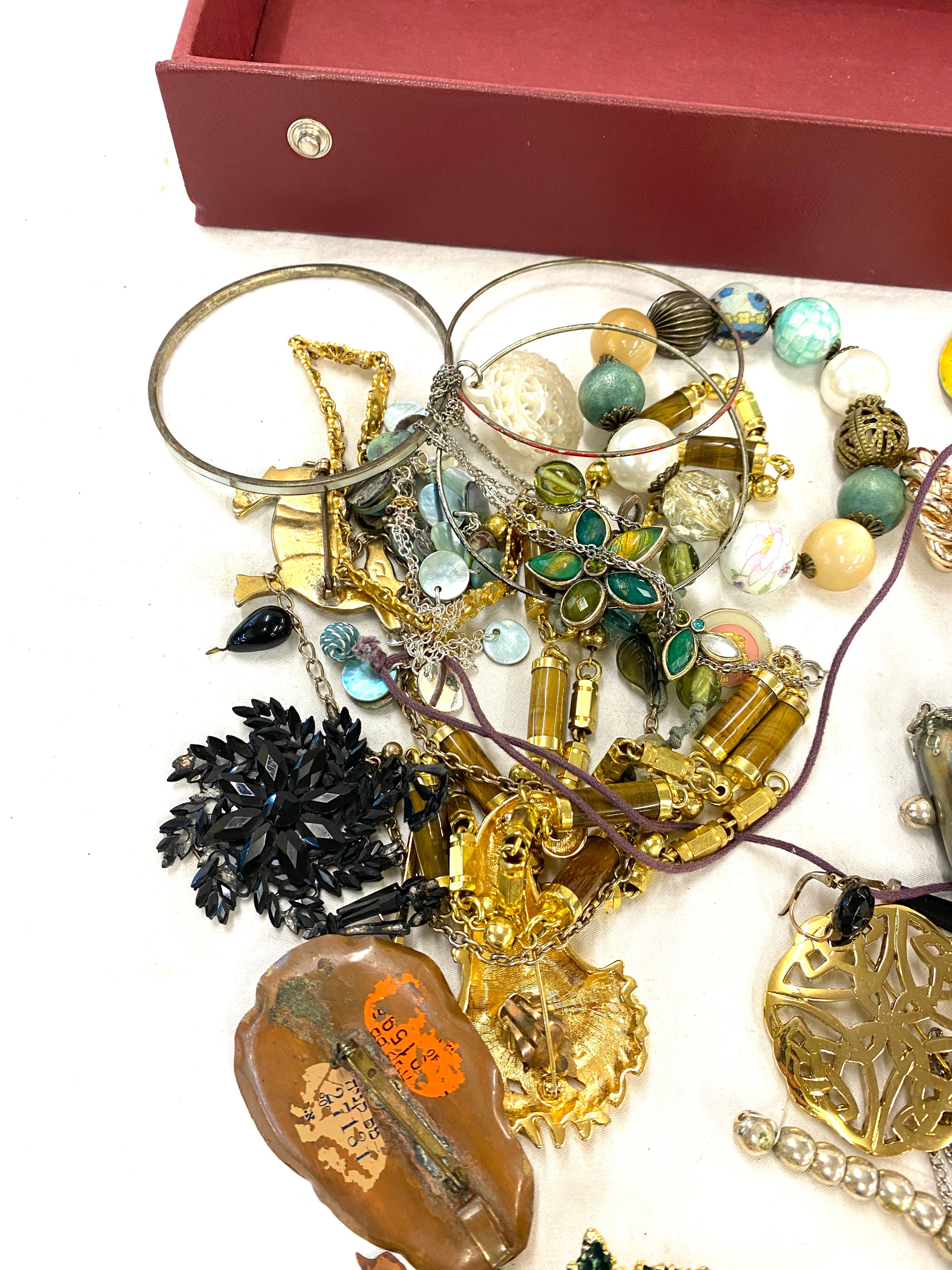 Box of assorted costume jewellery - Image 2 of 4