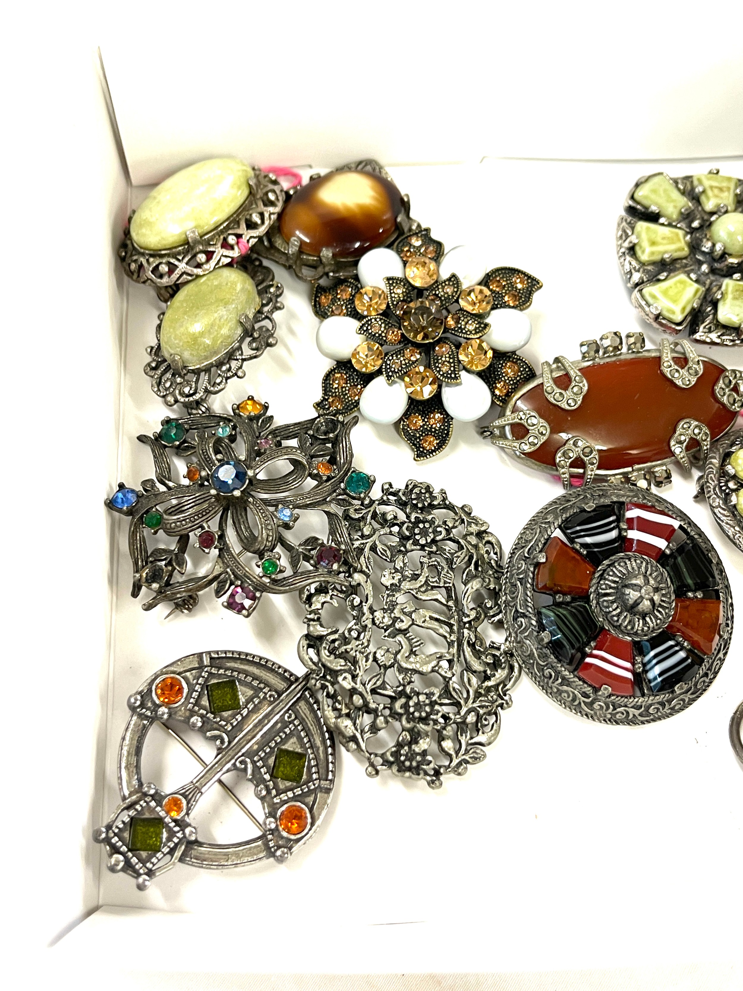 Selection of vintage ladies miracle brooches / rings, approximate quantity 14 - Image 2 of 4
