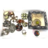 Selection of vintage ladies miracle brooches / rings, approximate quantity 14