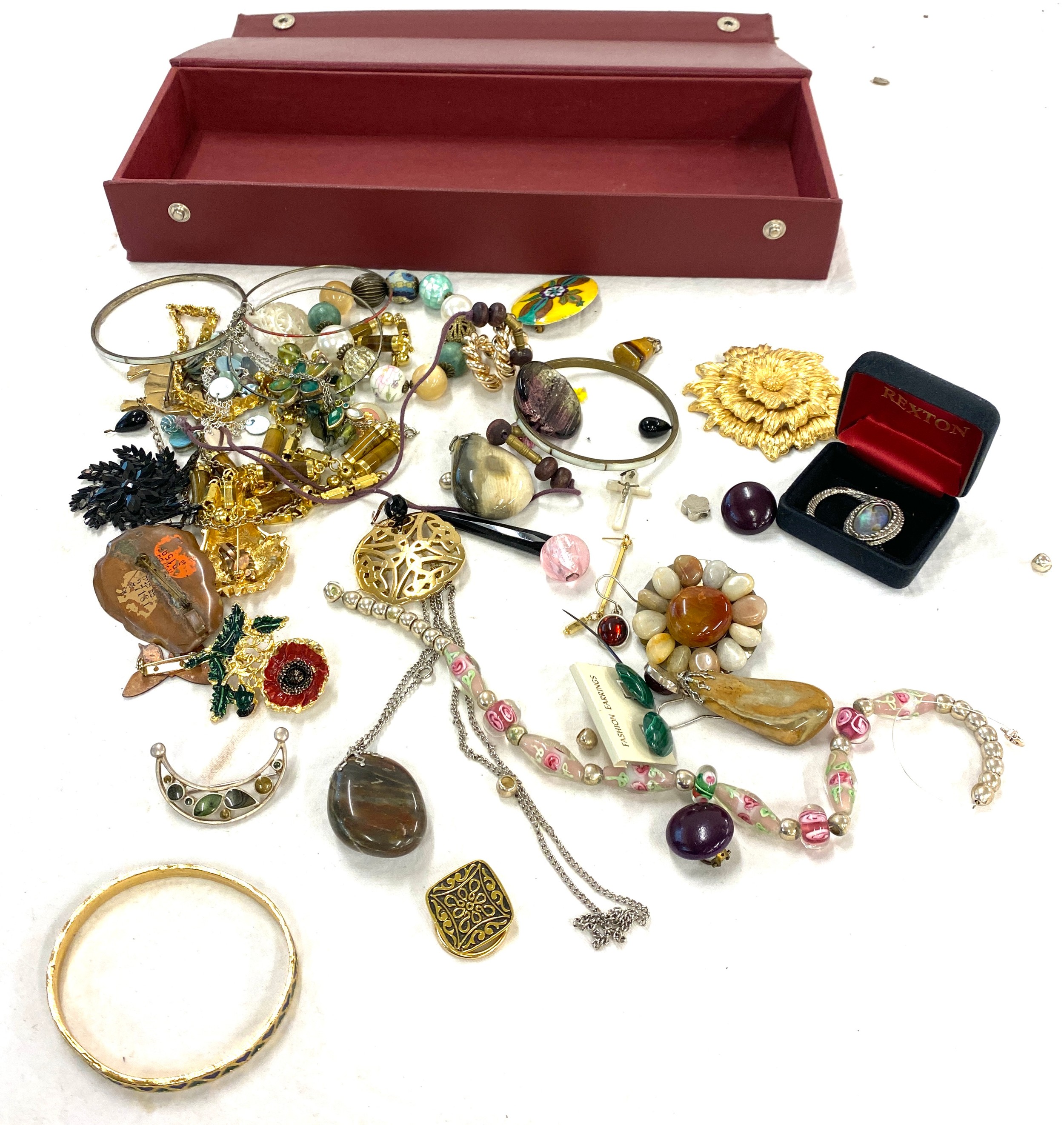 Box of assorted costume jewellery