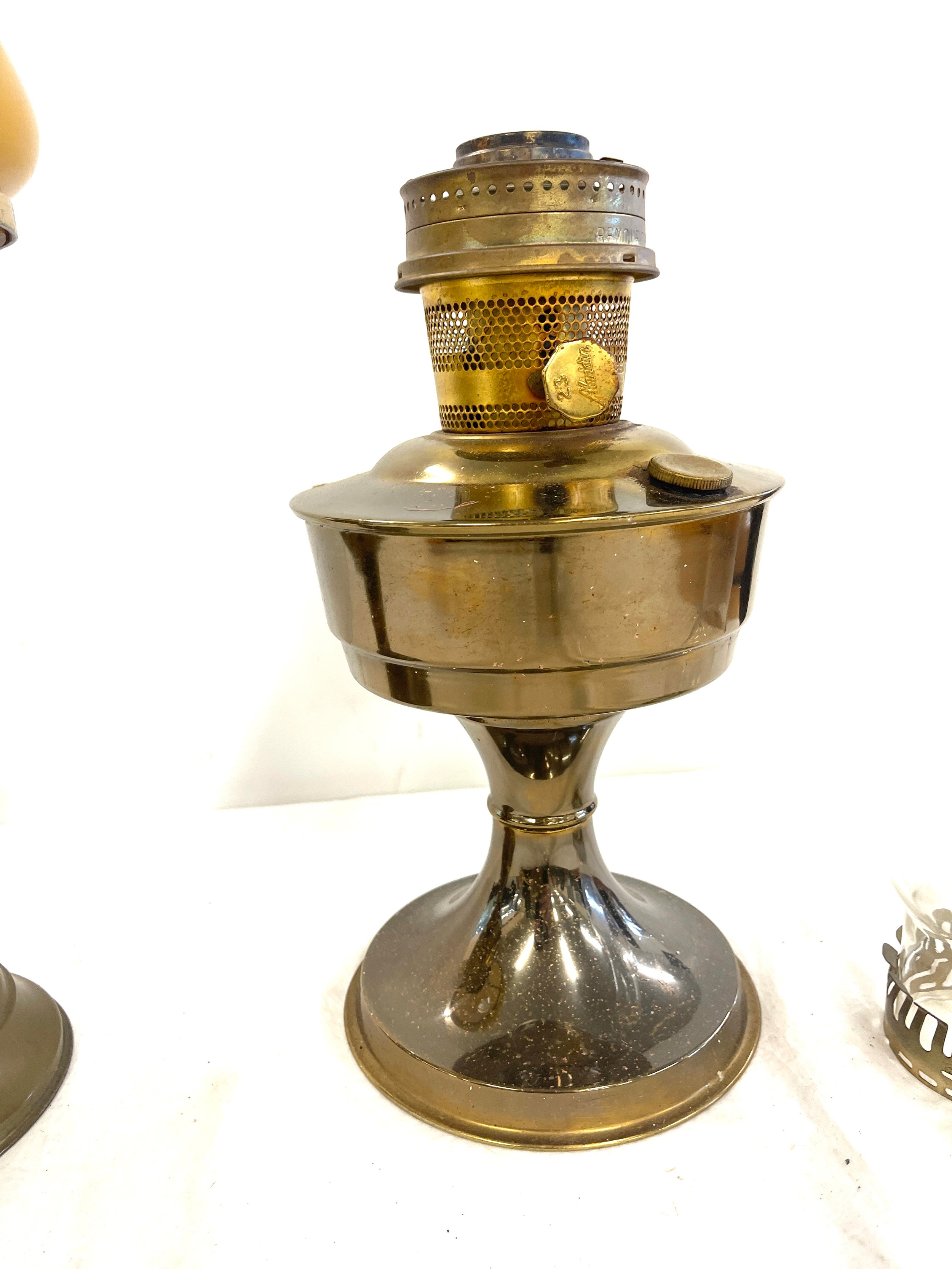 2 Vintage oil lamps, both with funnels, 1 with shade - Image 3 of 4