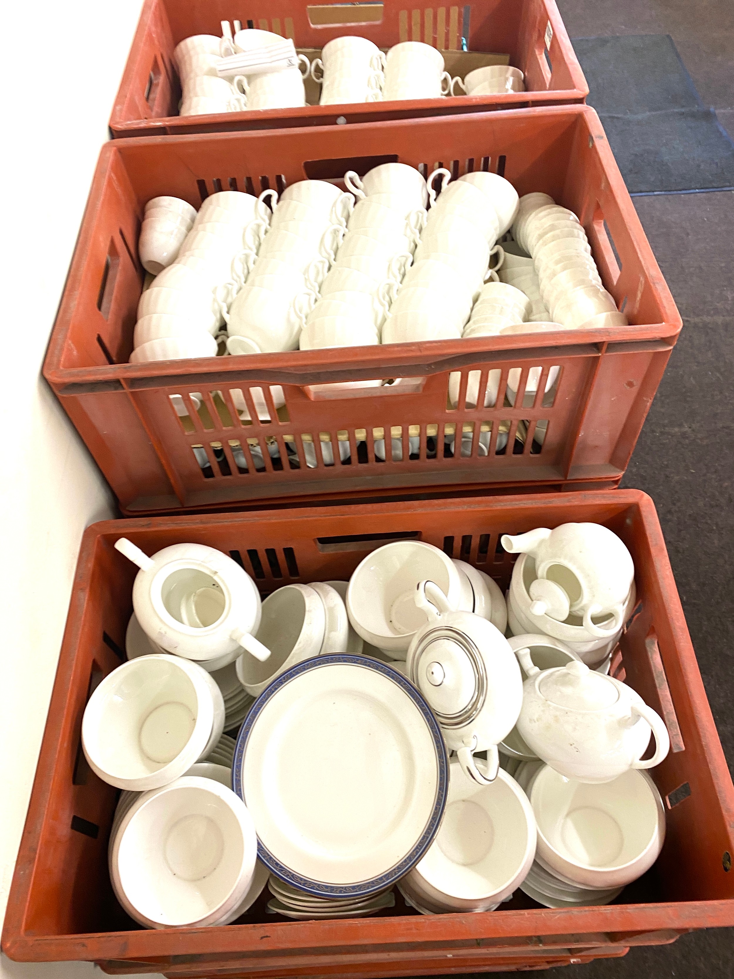 15 Boxes of crockery includes, cups, saucers, bowls , plates, sugar bowls etc. approximately 1500 - Image 3 of 7