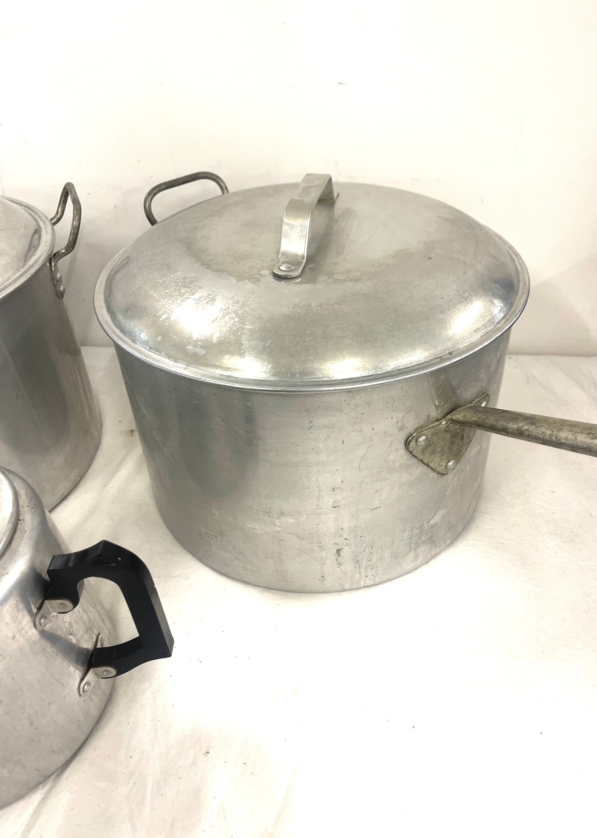 Large stainless steel pans and tea pot, approximate diameter of pans: 12 inches - Image 4 of 5