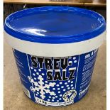 5 Tubs of 7.5kg rock salt