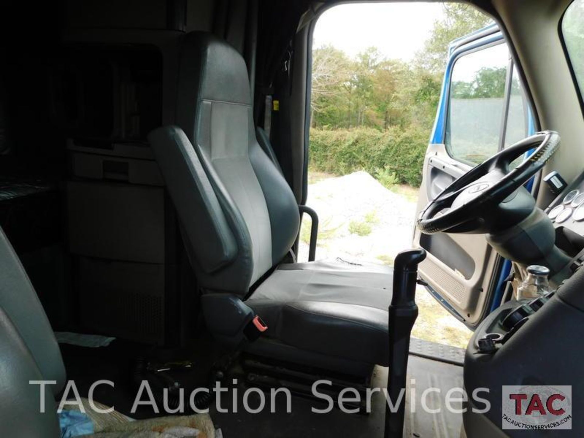 2013 Freightliner Cascadia - Image 24 of 81