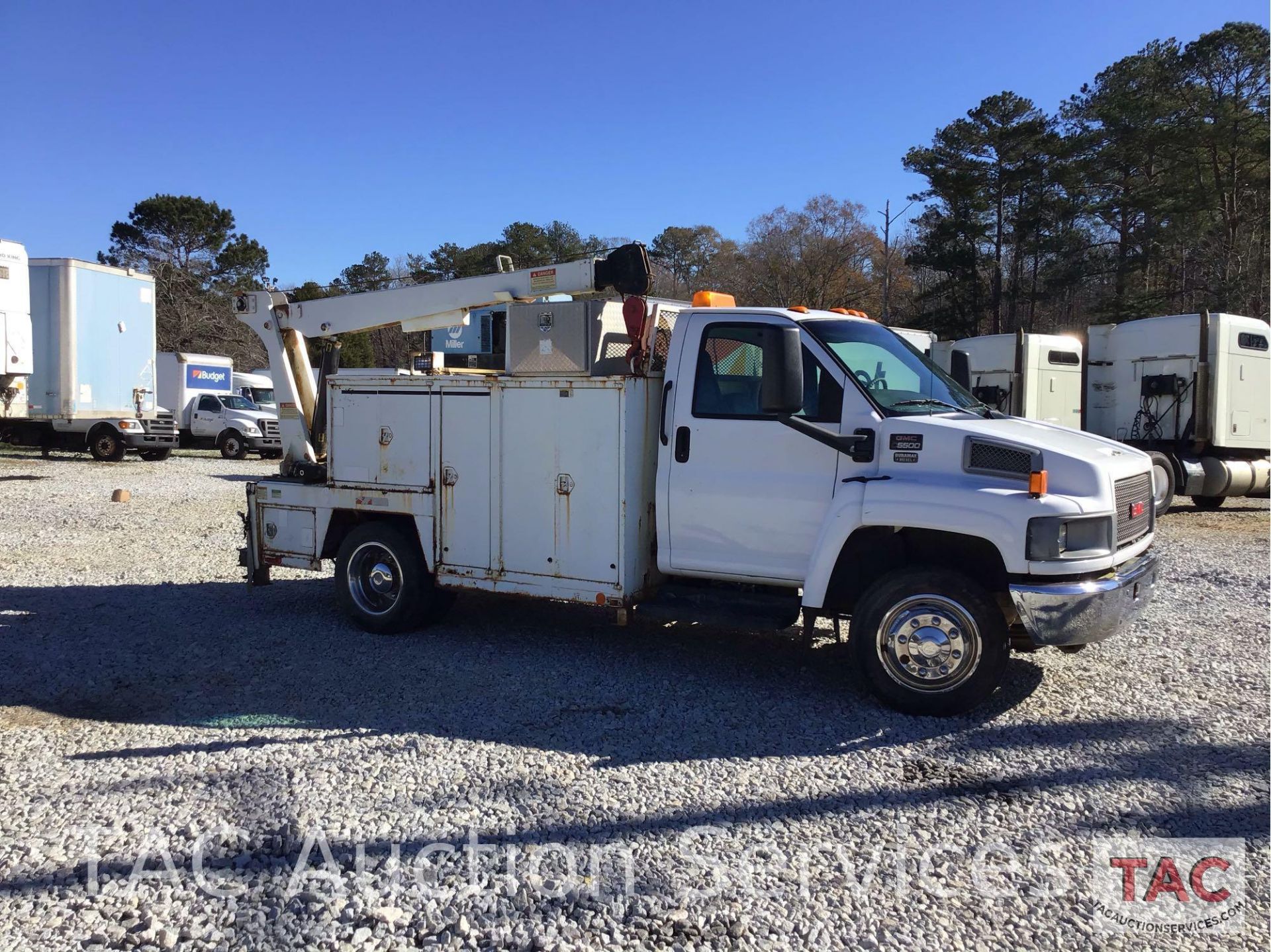 2004 GMC 5500 Service truck - Image 4 of 32