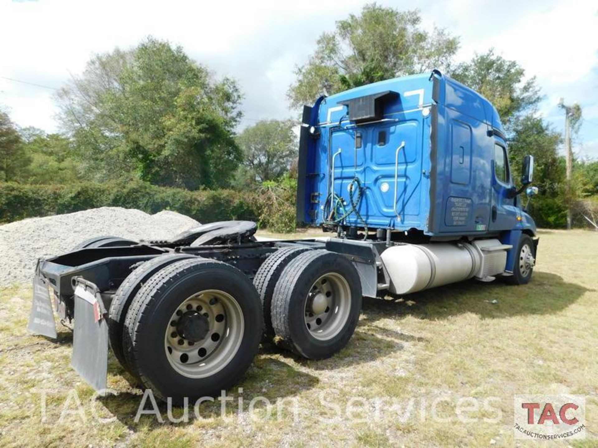 2013 Freightliner Cascadia - Image 8 of 81