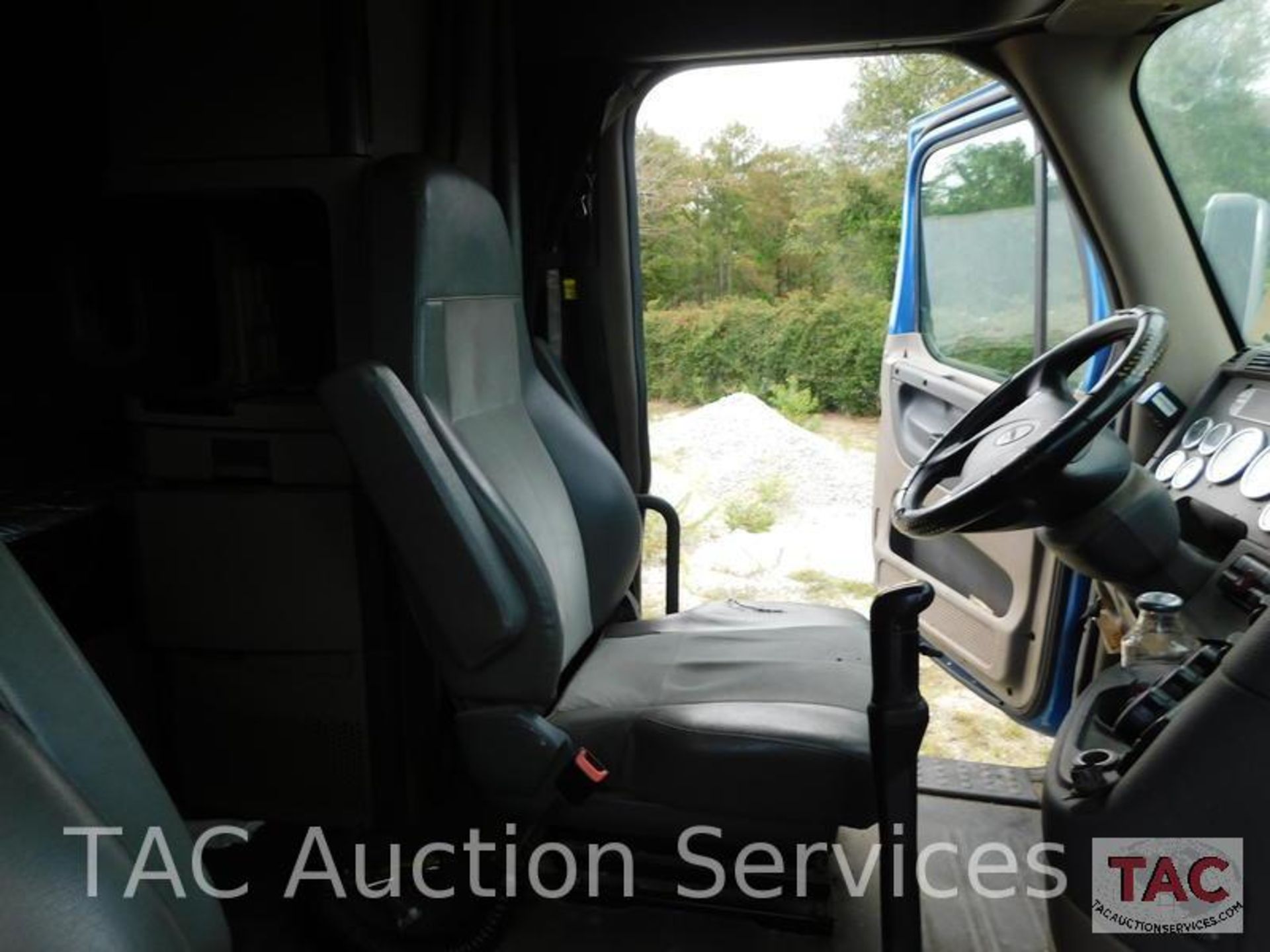 2013 Freightliner Cascadia - Image 22 of 81