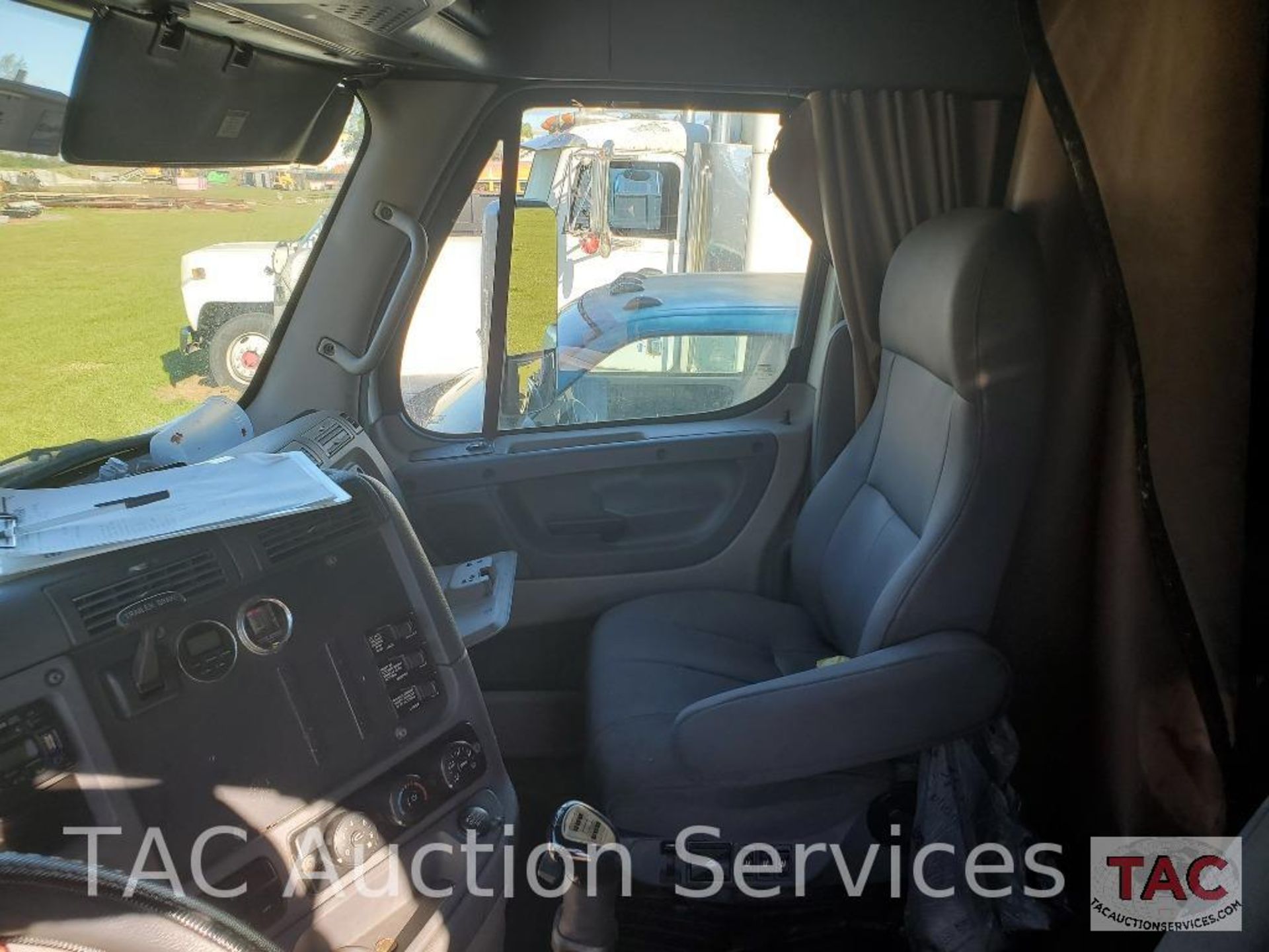 2012 Freightliner Cascadia - Image 20 of 80