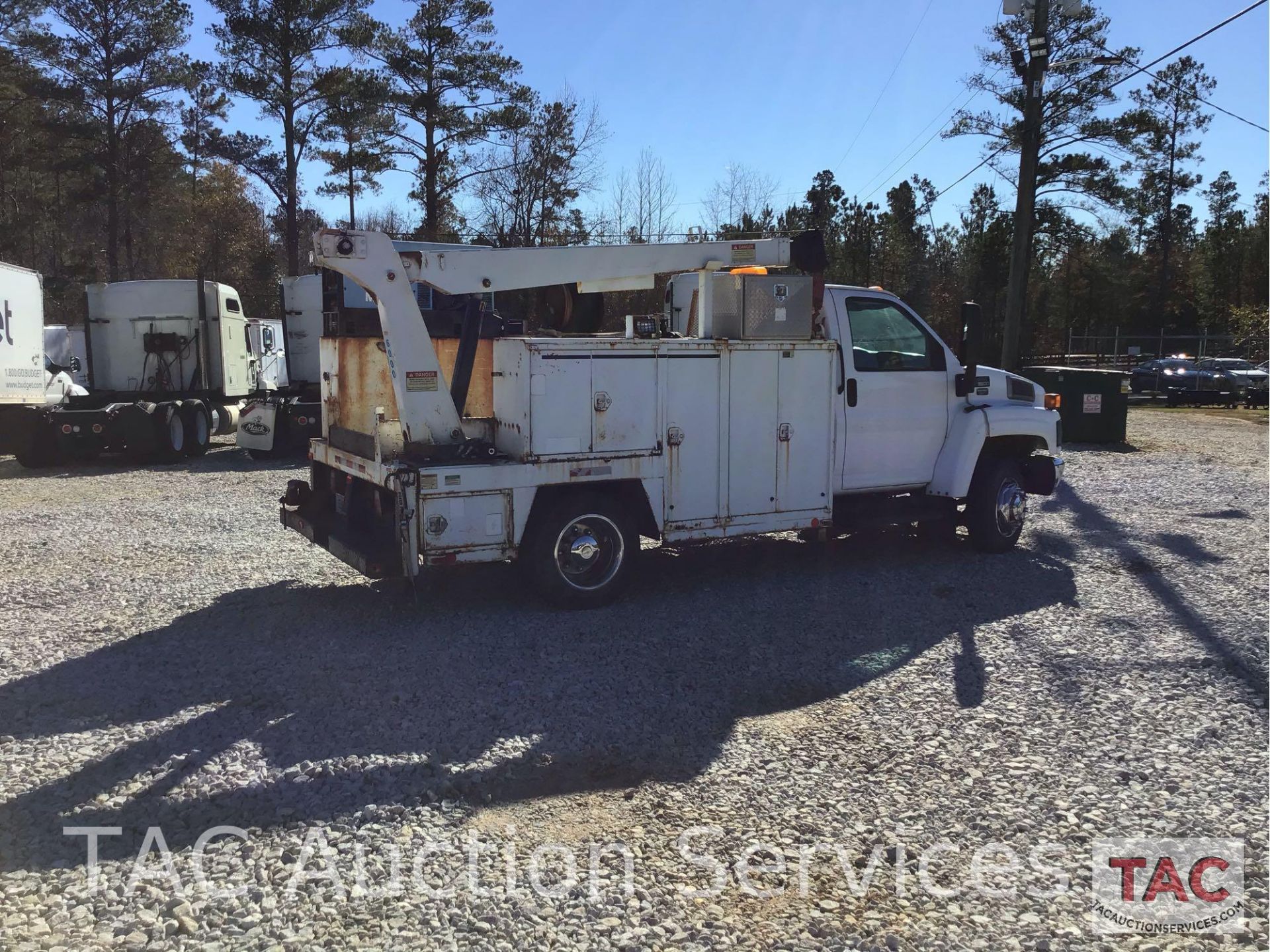 2004 GMC 5500 Service truck - Image 6 of 32