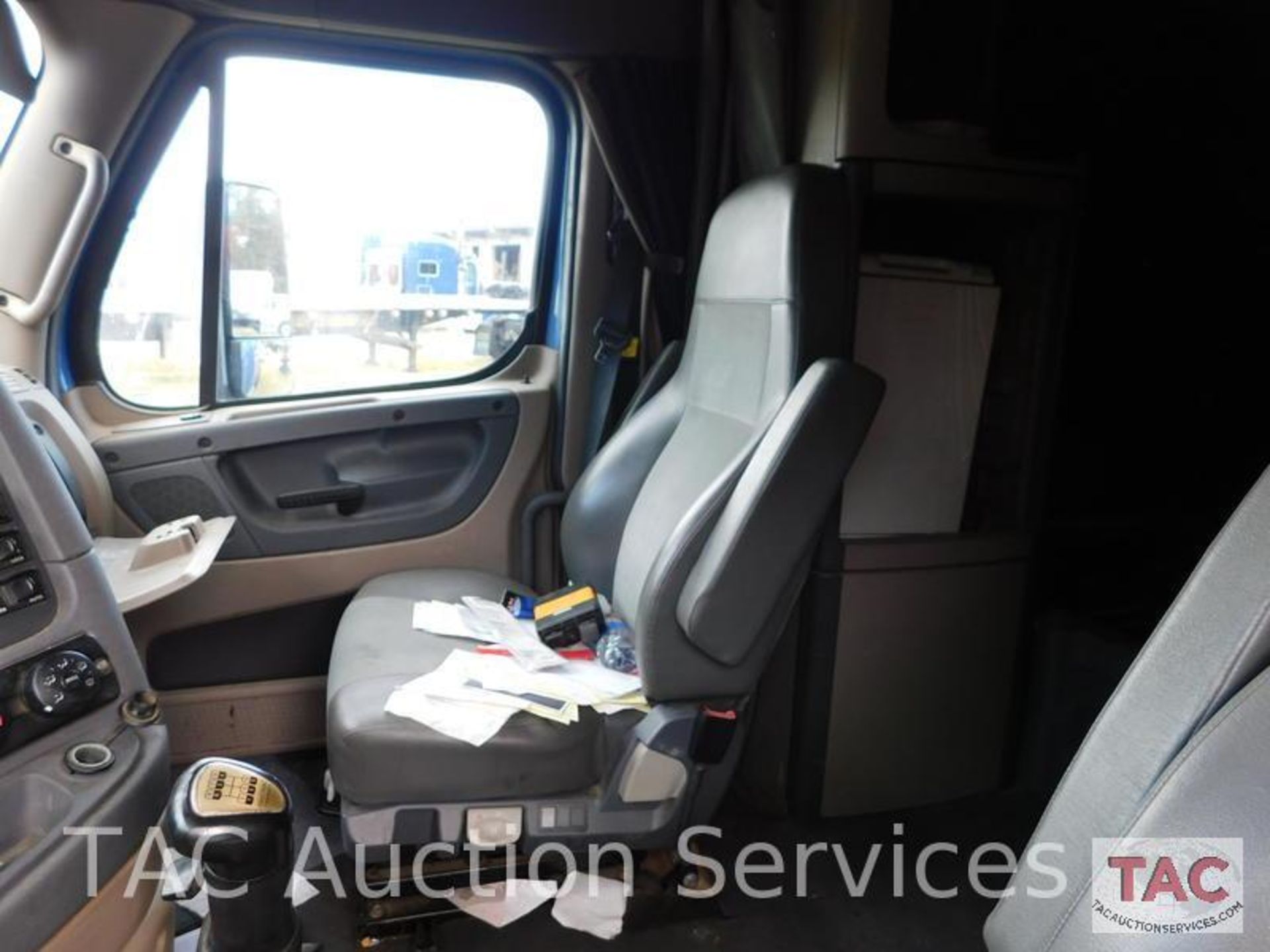 2013 Freightliner Cascadia - Image 25 of 81