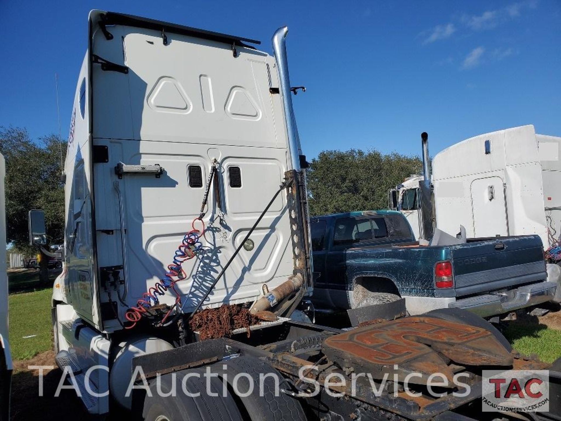 2012 Freightliner Cascadia - Image 2 of 80