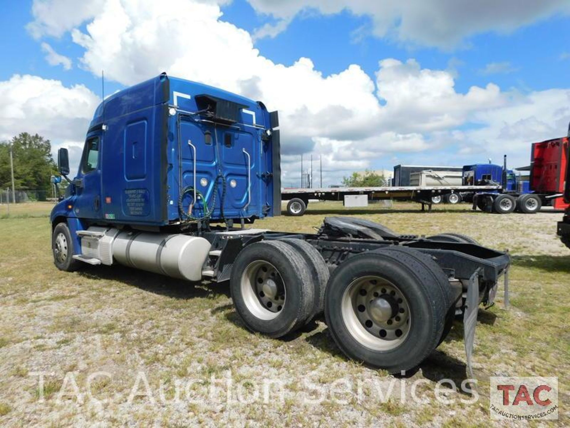 2013 Freightliner Cascadia - Image 6 of 81