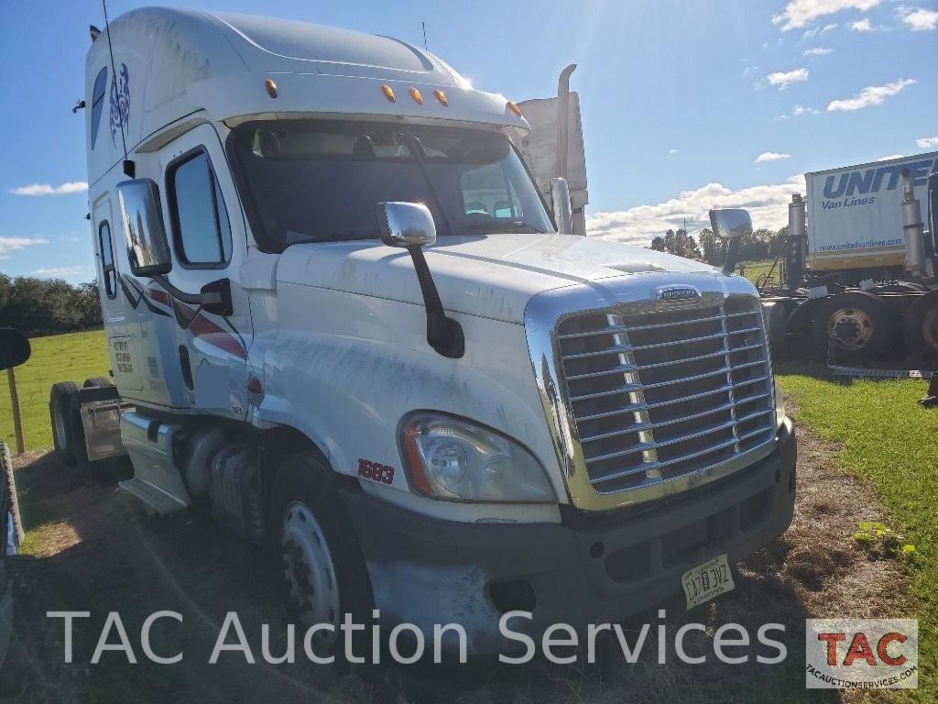 2012 Freightliner Cascadia - Image 5 of 80