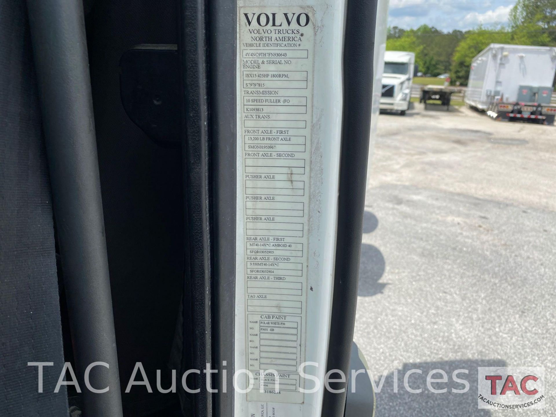 2015 Volvo VNL - Image 43 of 46