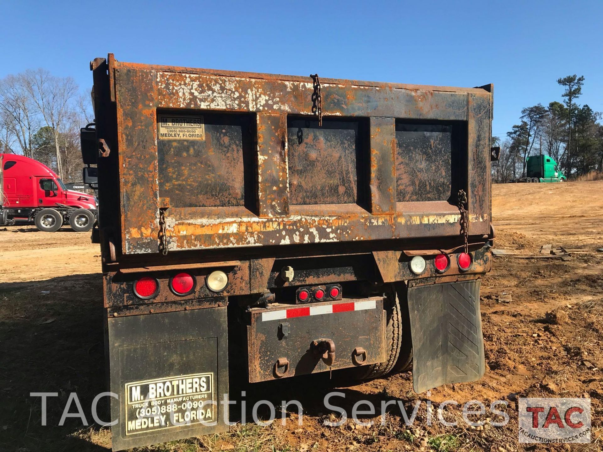 2006 International Durastar DT466 Dump Truck - Image 12 of 34