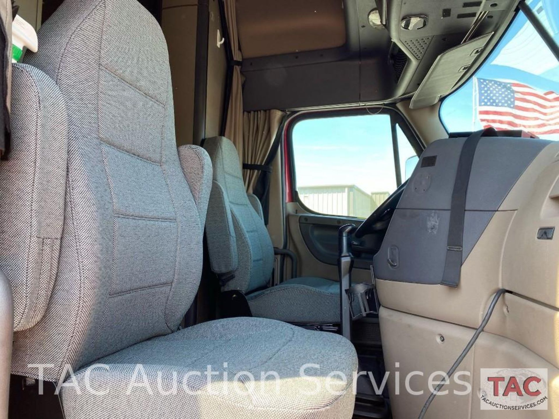 2013 Freightliner Cascadia - Image 40 of 79