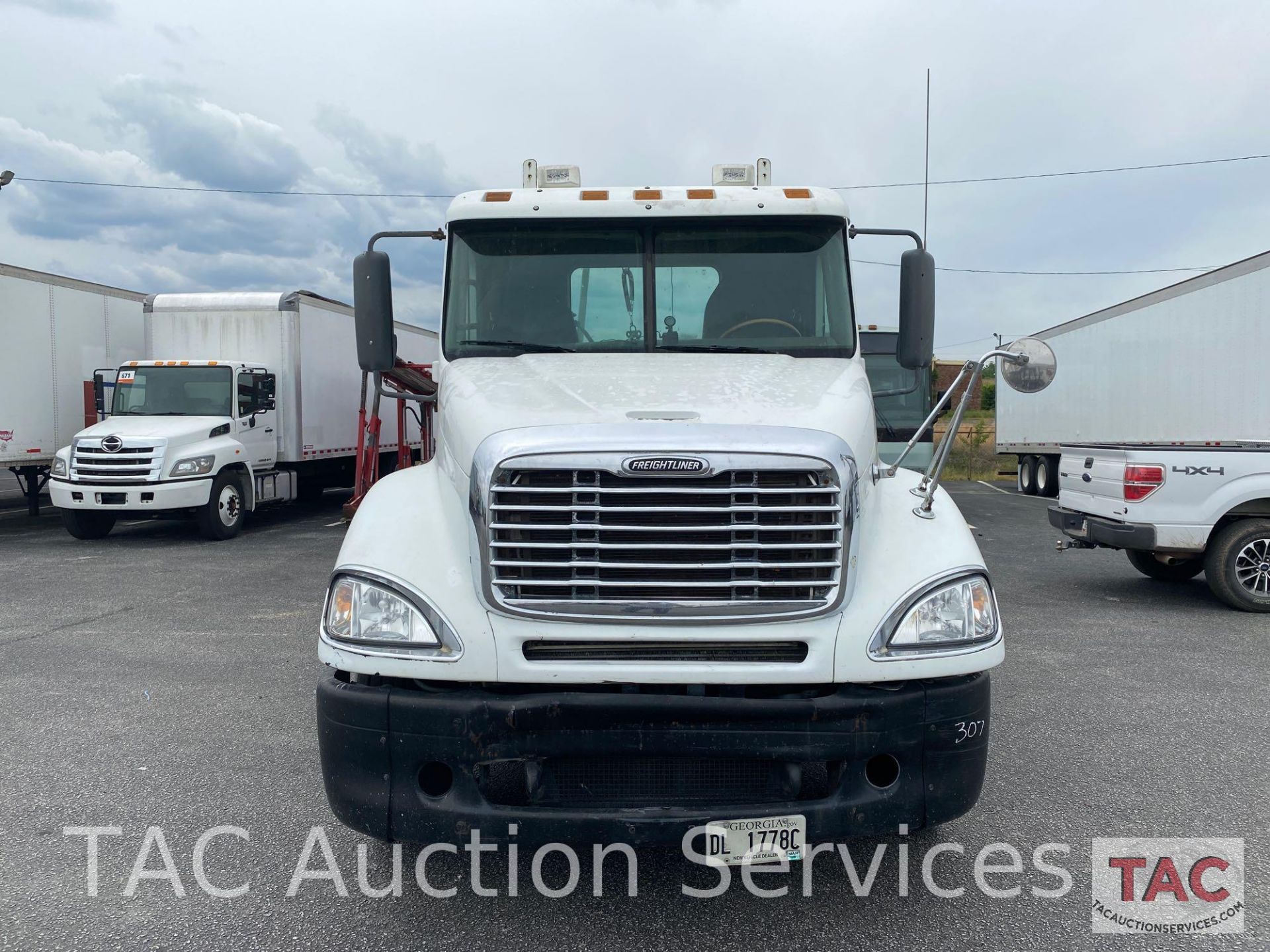 2007 Freightliner Columbia - Image 2 of 44