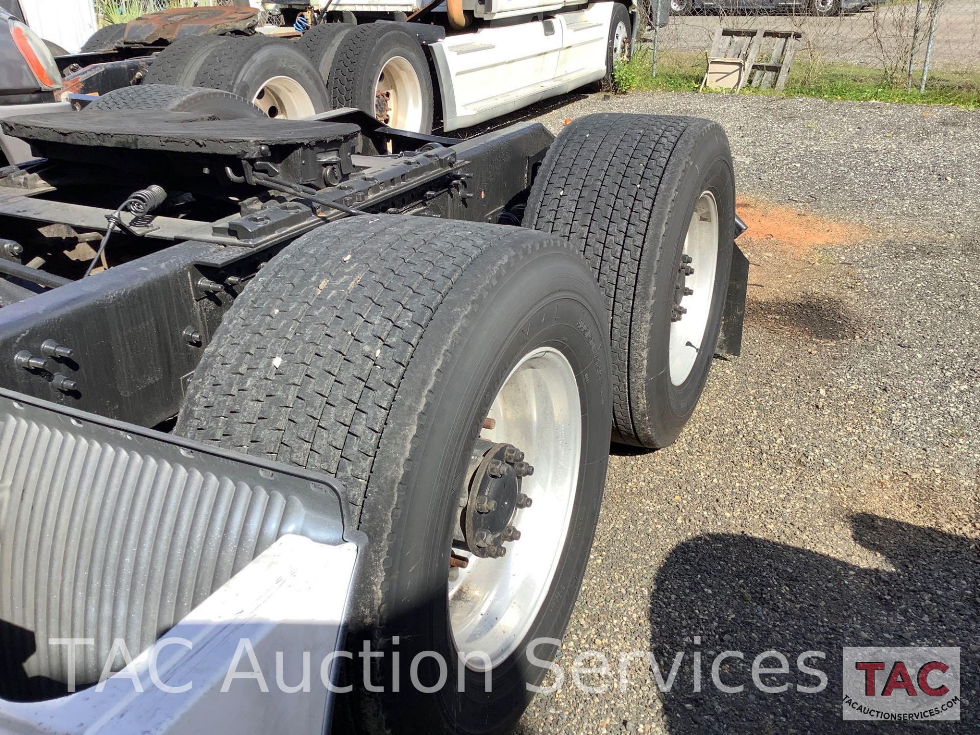 2006 Volvo VNL 670 - Image 61 of 69