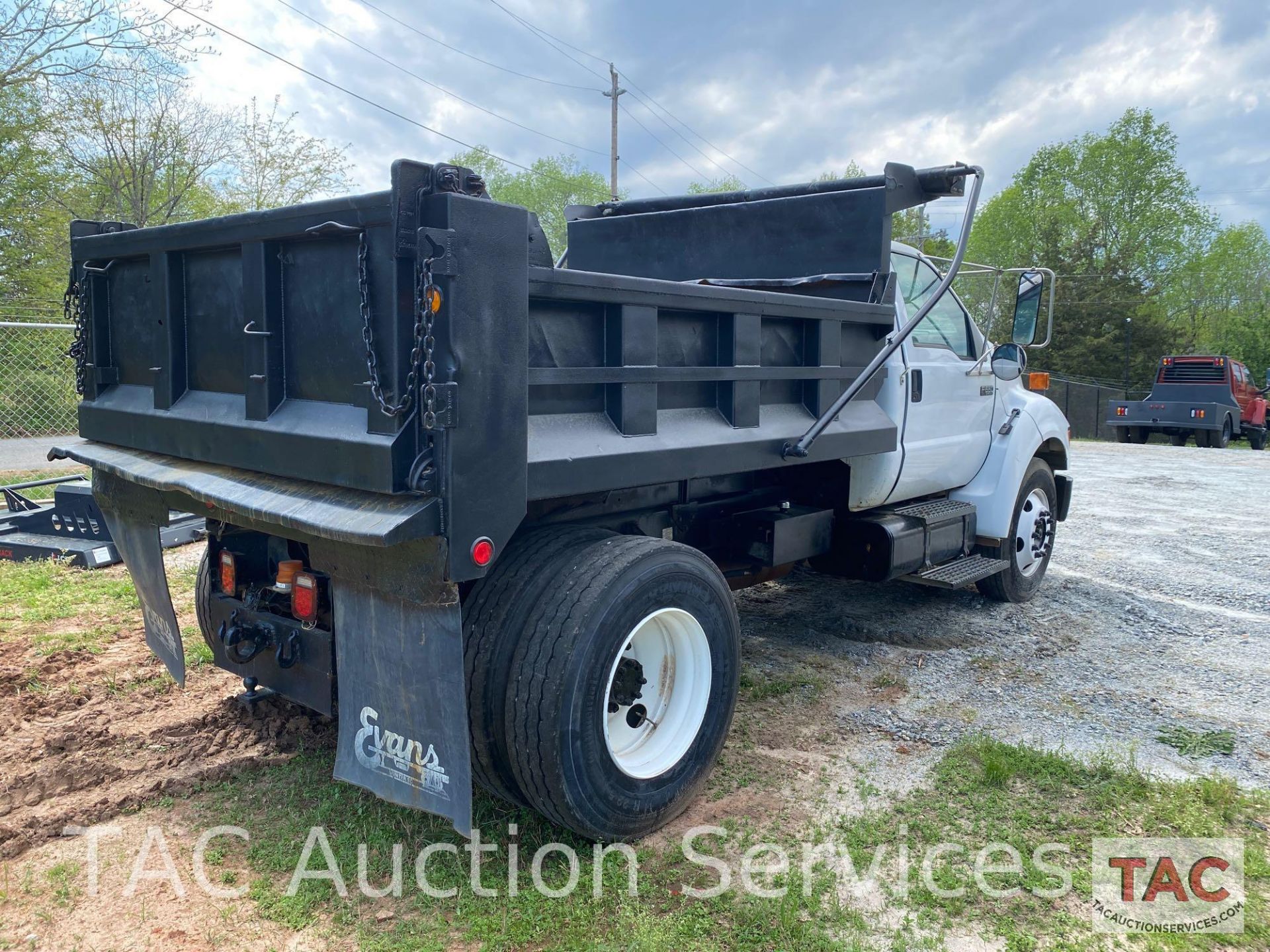 2004 Ford F-650 Dump Truck - Image 10 of 51