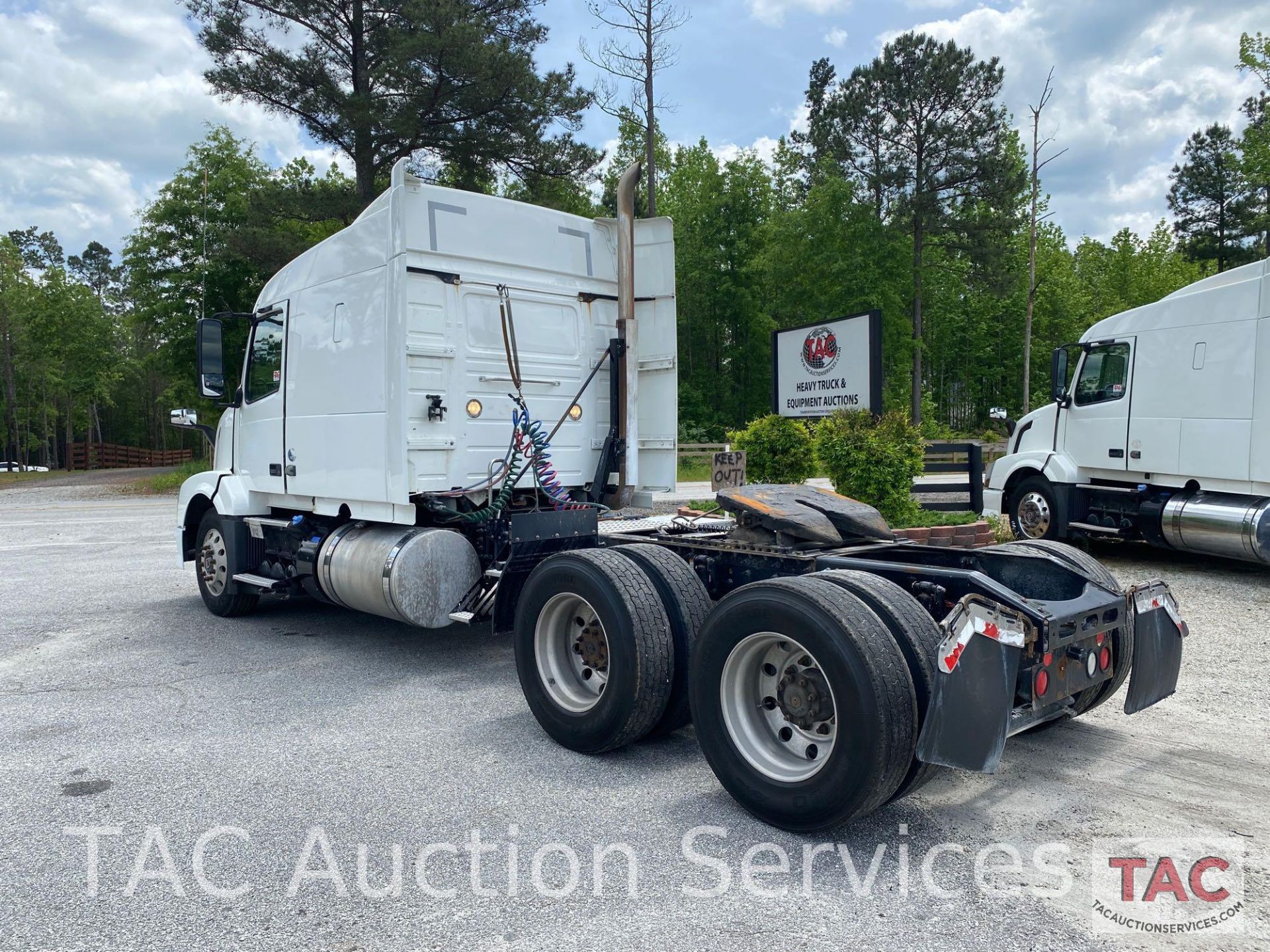 2015 Volvo VNL - Image 6 of 46