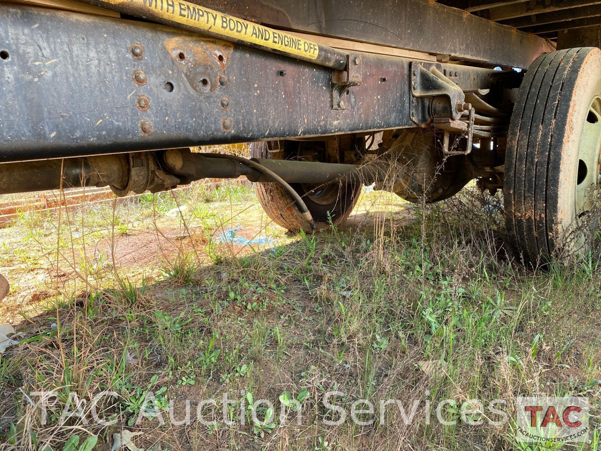 2001 Chevrolet C6500 Flat Bed - Image 22 of 33