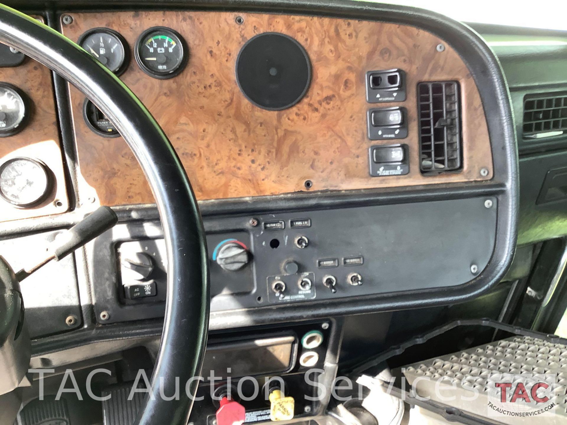 2004 Peterbilt 378 - Image 21 of 43