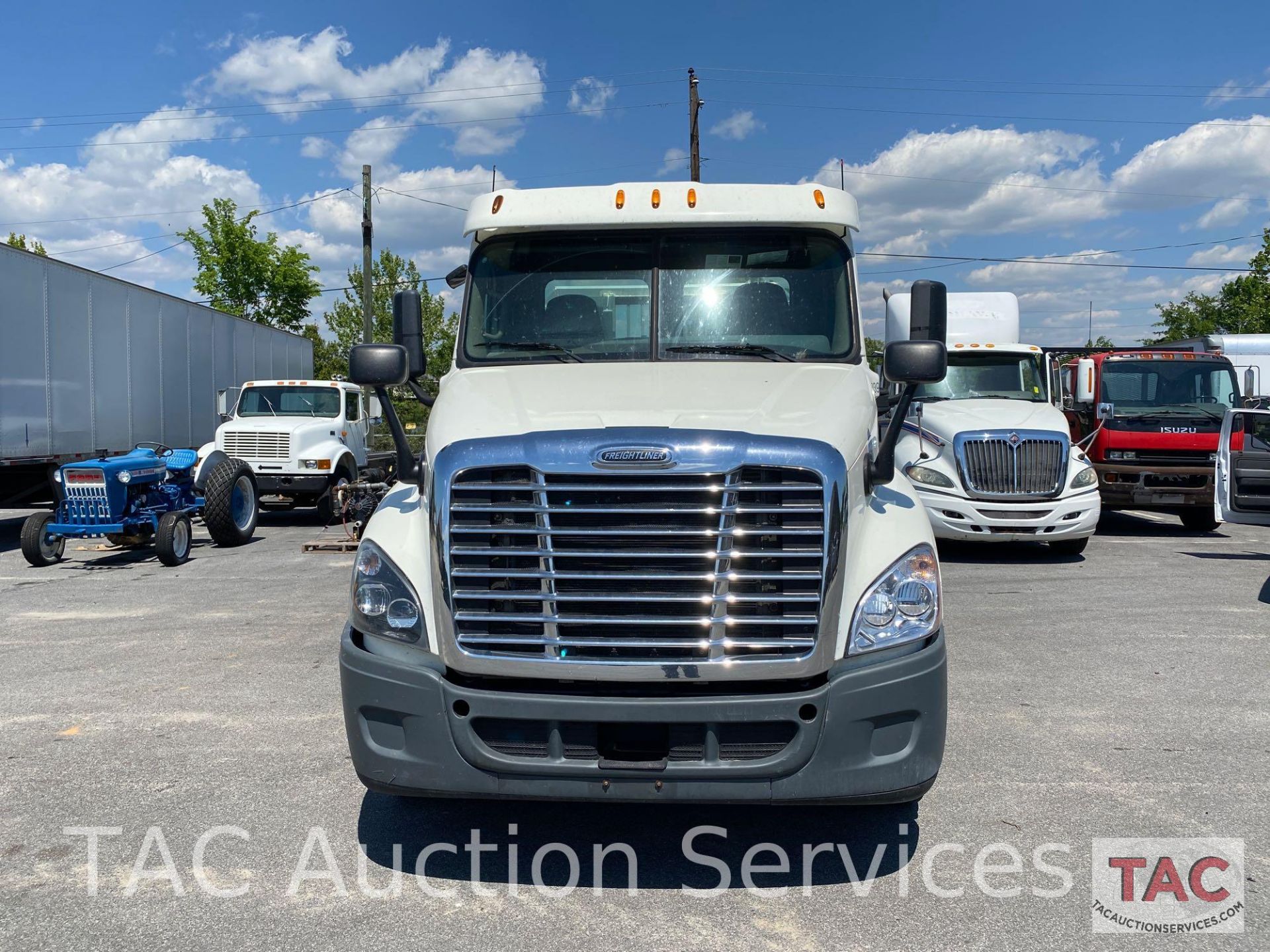 2015 Freightliner Cascadia - Image 2 of 42