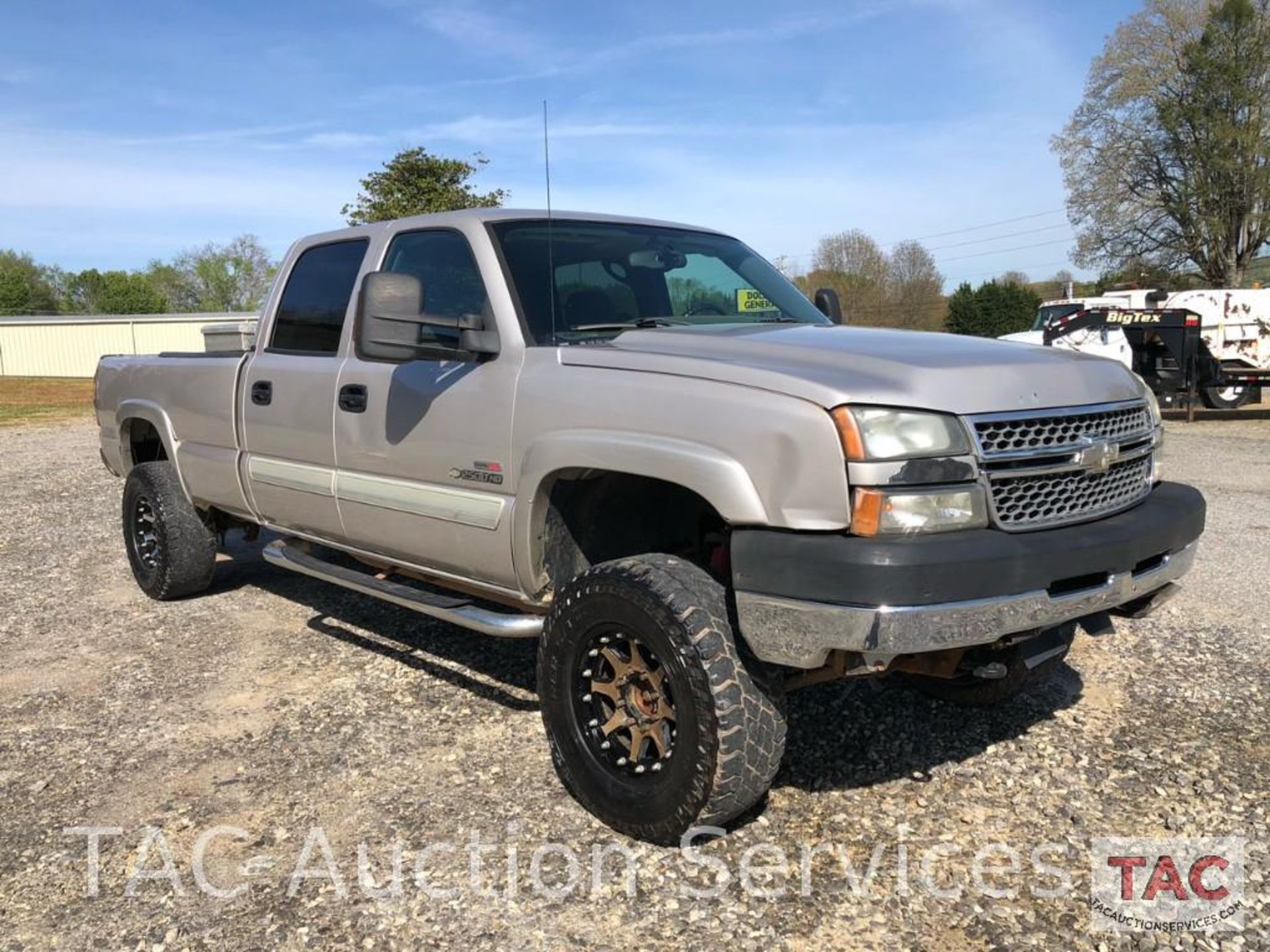 2005 Chevrolet 2500 - Image 2 of 22