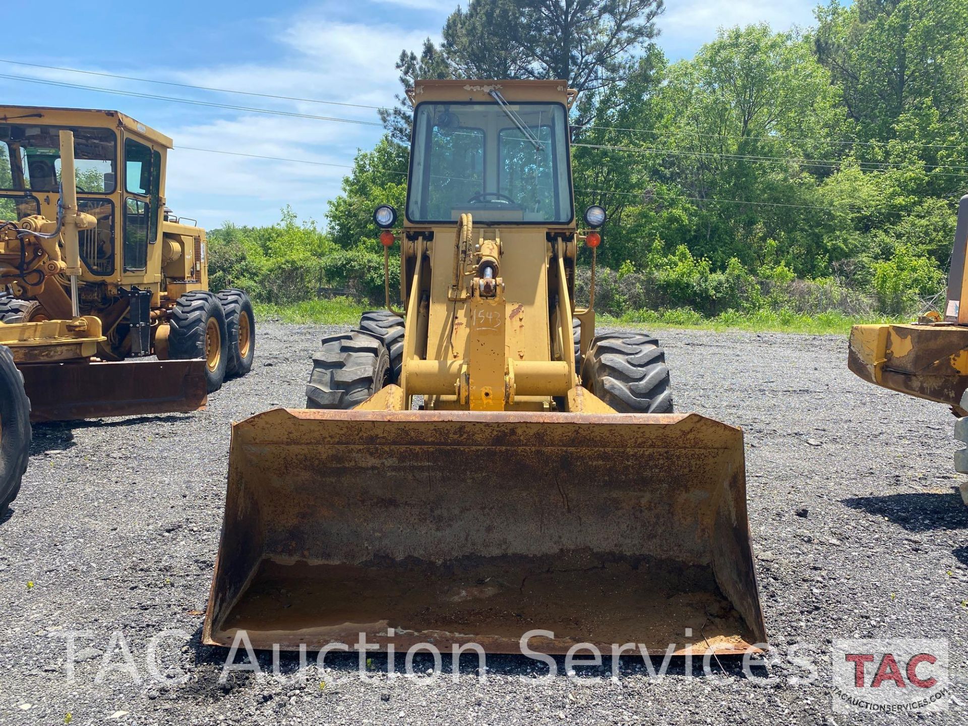 International Harvester 510B Loader - Image 2 of 31