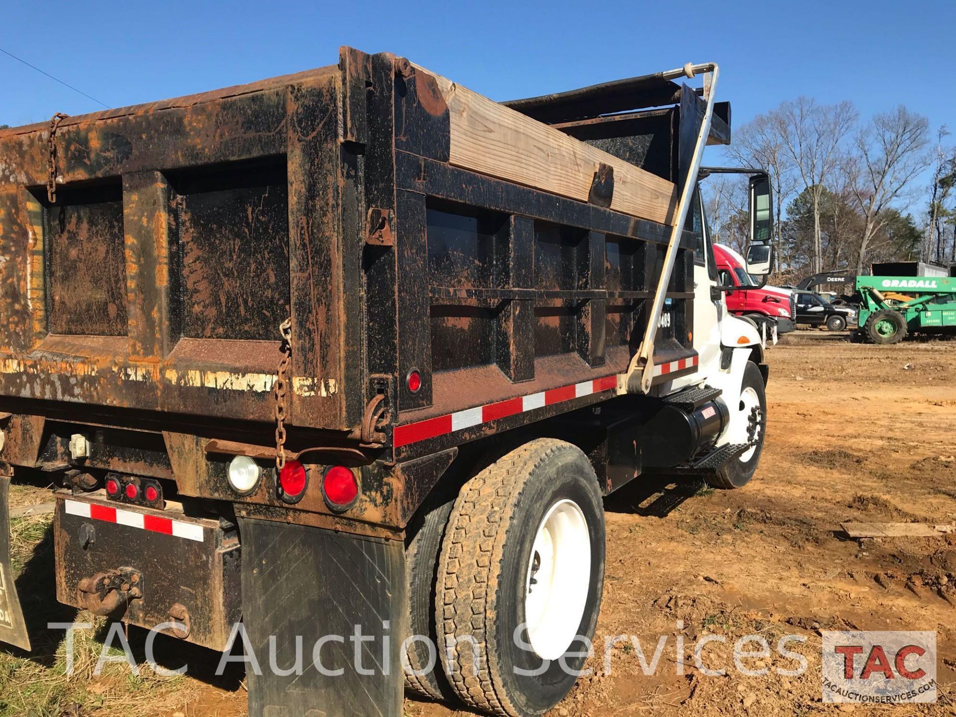 2006 International Durastar DT466 Dump Truck - Image 11 of 34