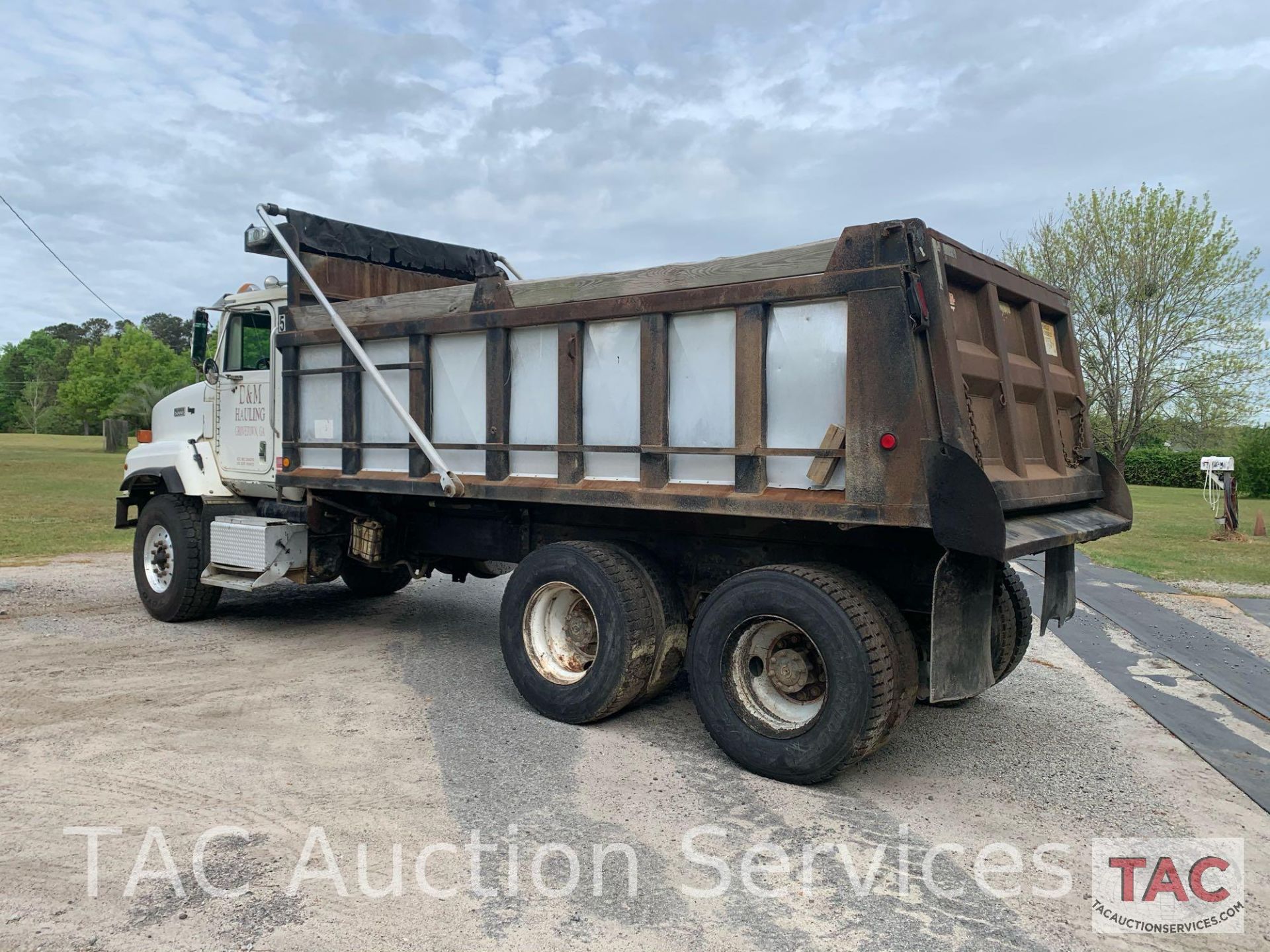 2000 International Paystar 5000 Dump Truck - Image 8 of 68