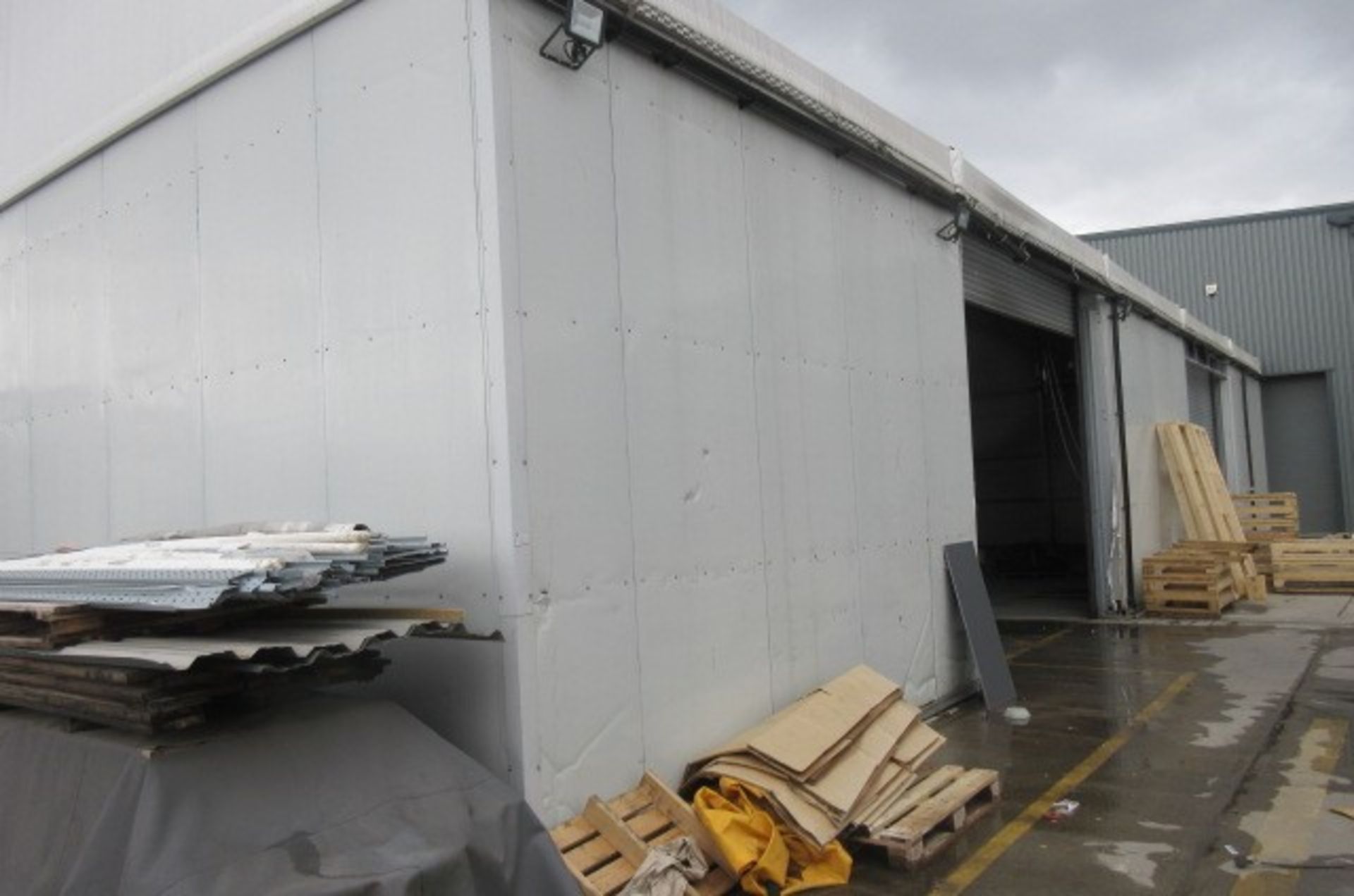 Alloy portal frame temporary building - Image 4 of 11