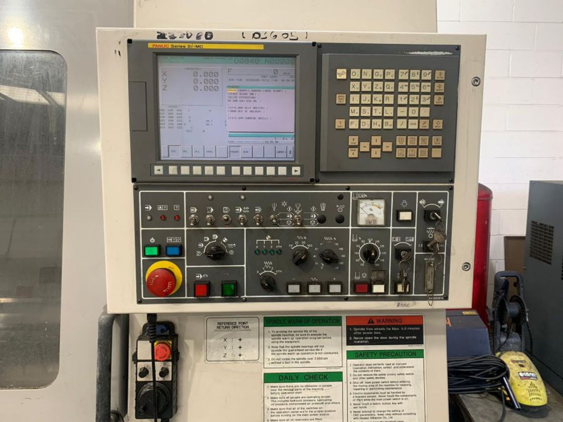 Doosan Mynx NM410 CNC machining centre (2007) - Bild 5 aus 6